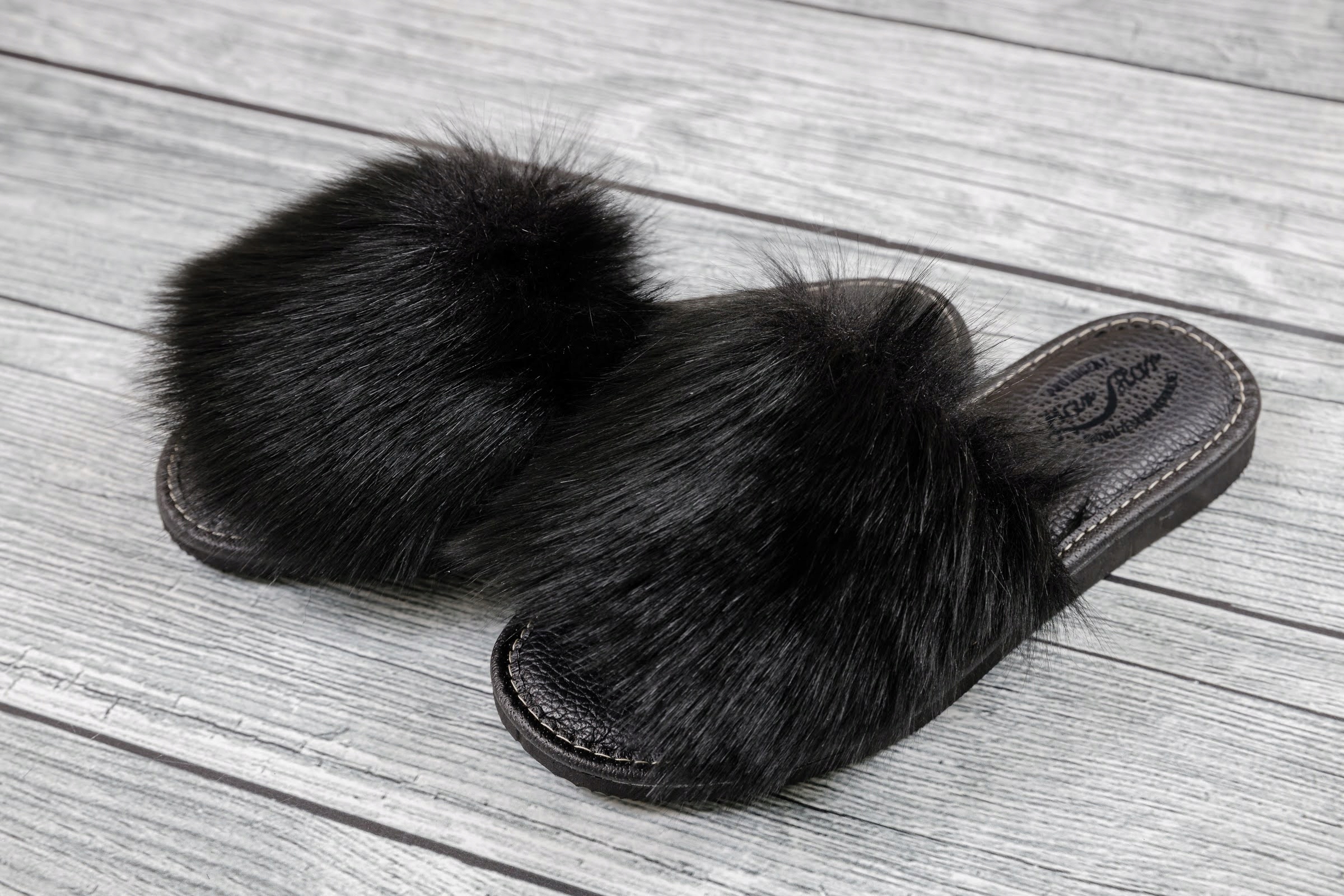 CZARNE KAPCIE DAMSKIE Z FUTERKIEM PUSZKI KLAPKI Rozmiar 39