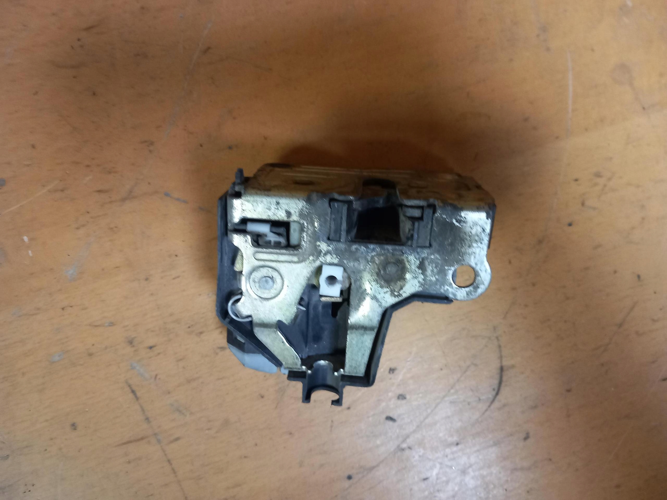 lock door left rear part RENAULT SCENIC and 96-03 EU