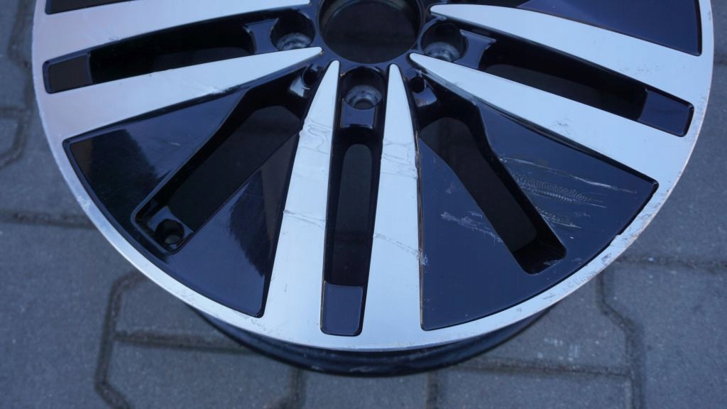 MERCEDES A B 177 247 CLA 118 - disk hliníkový 17