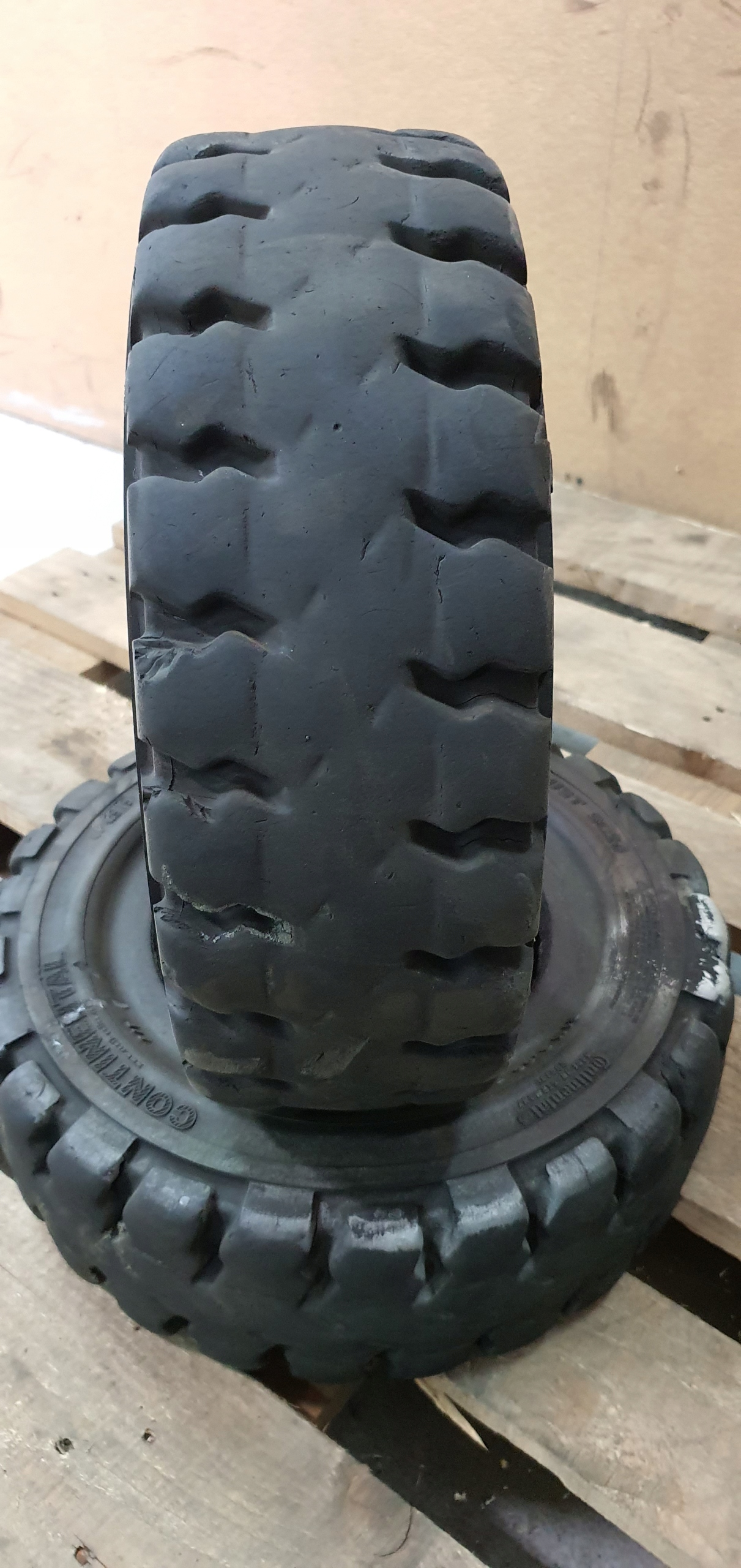 Opona pelna 15x4 1 2 8 125 75 8 Continental Part manufacturer Continental