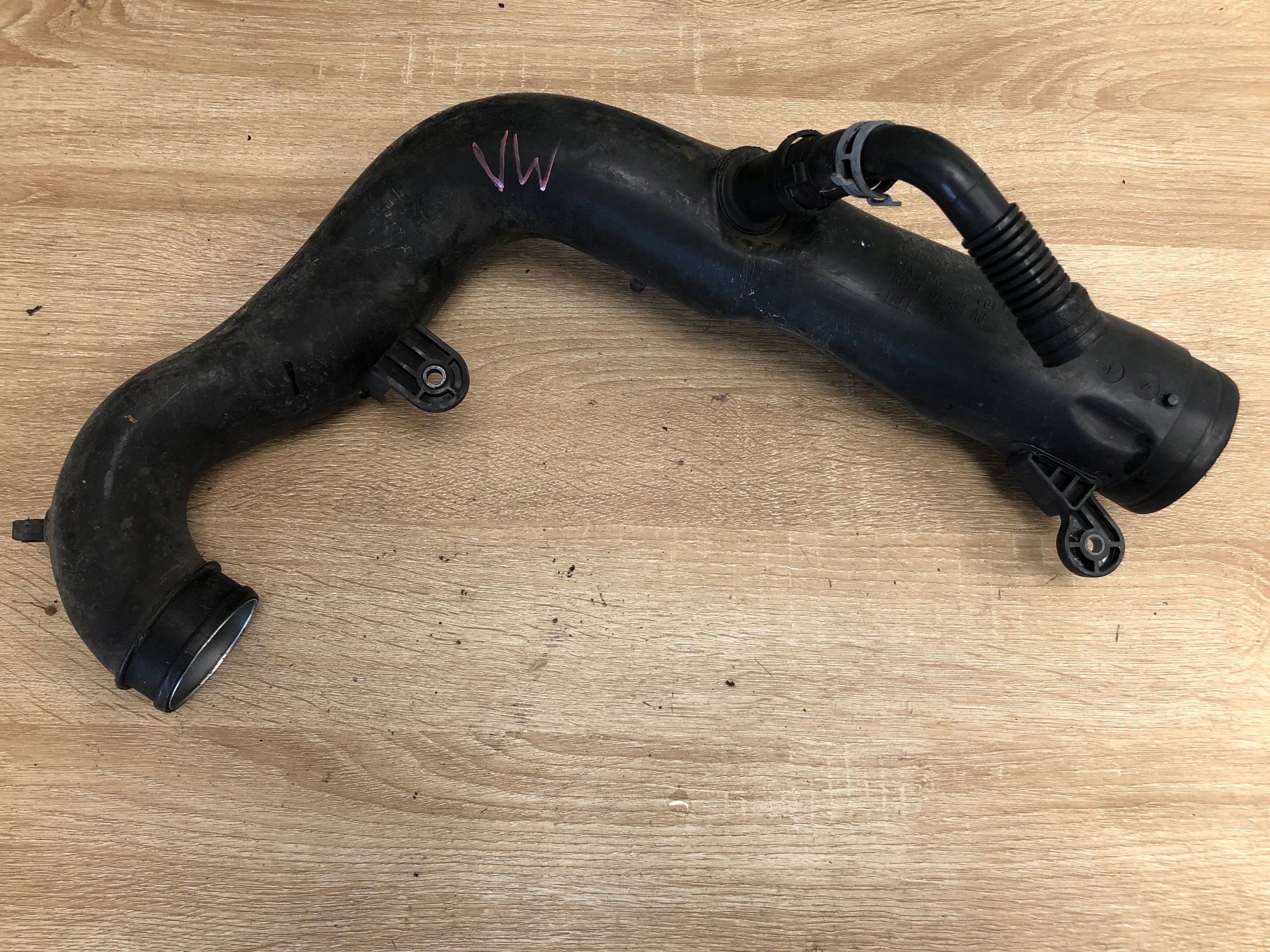 pipe air hose VW SKODA AUDI 1K0129654AJ