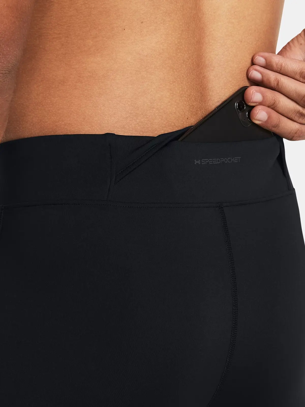 KRÓTKIE SPODENKI MĘSKIE UNDER ARMOUR LEGGINSY SPORTOWE TRENINGOWE 1384546 Długość nogawki krótka