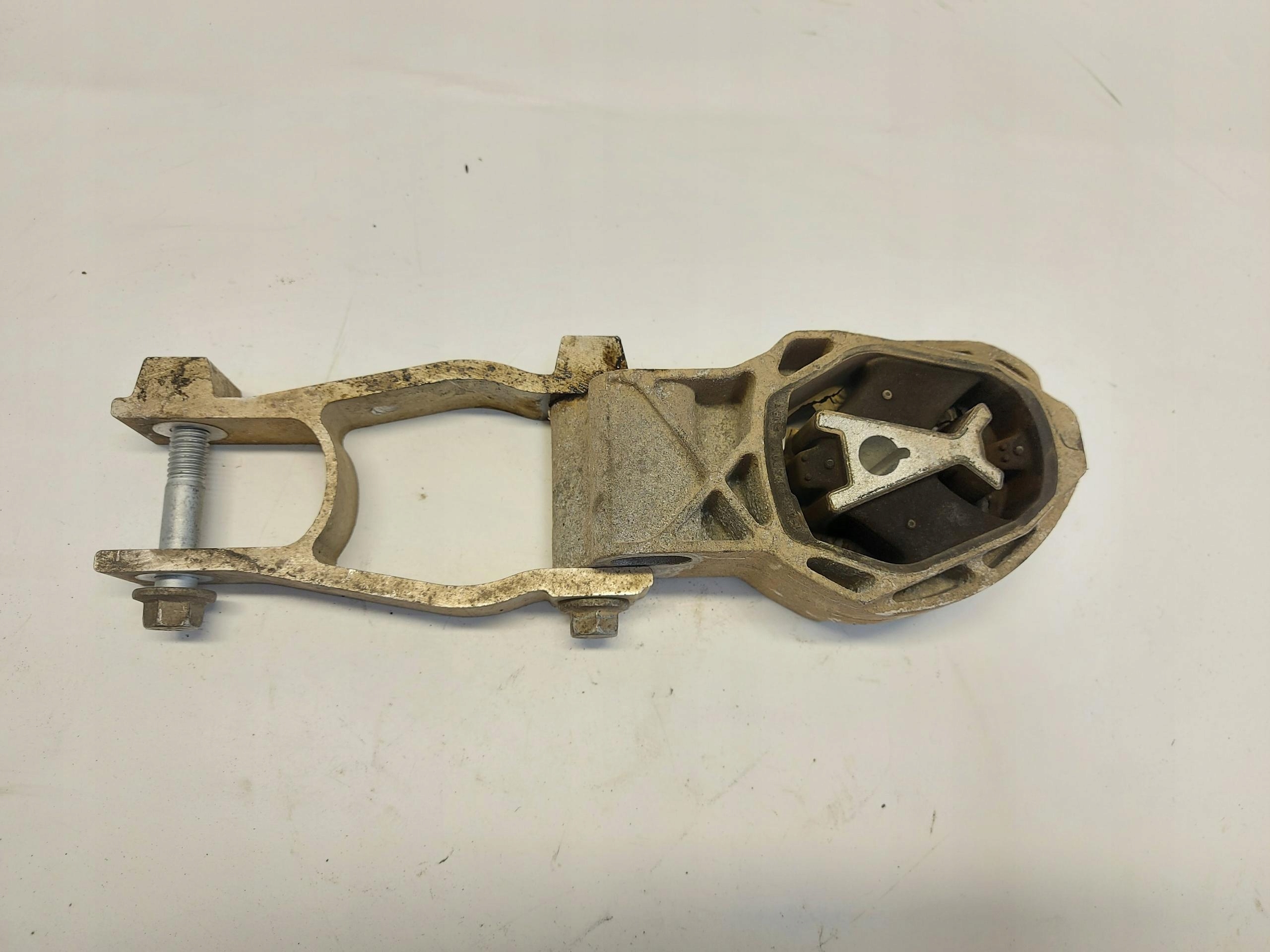 Volvo XC40 D3 2.0 D gearbox mount rear part 32222107