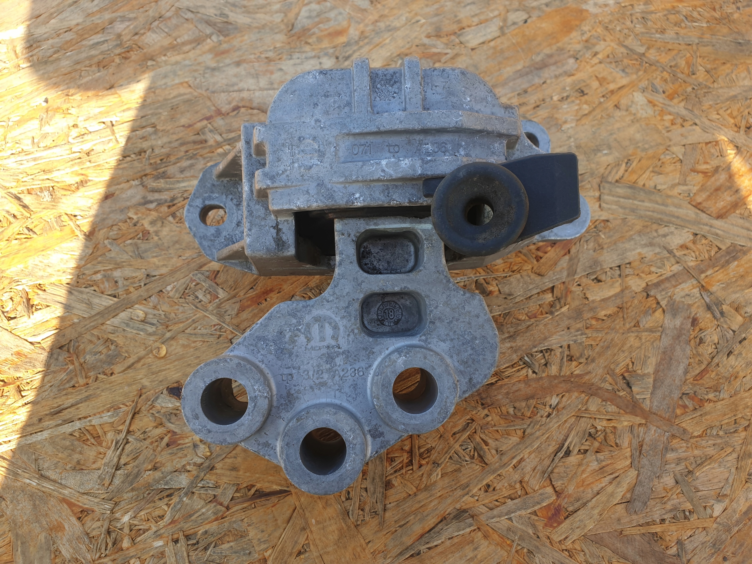 holder engine mount FIAT 500X 1.4B 00520978490