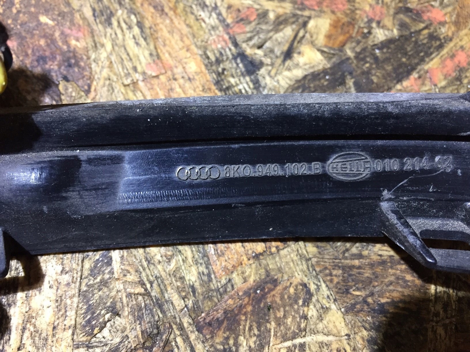 AUDI A4 B8 A5 8T indicator right 8K0949102B