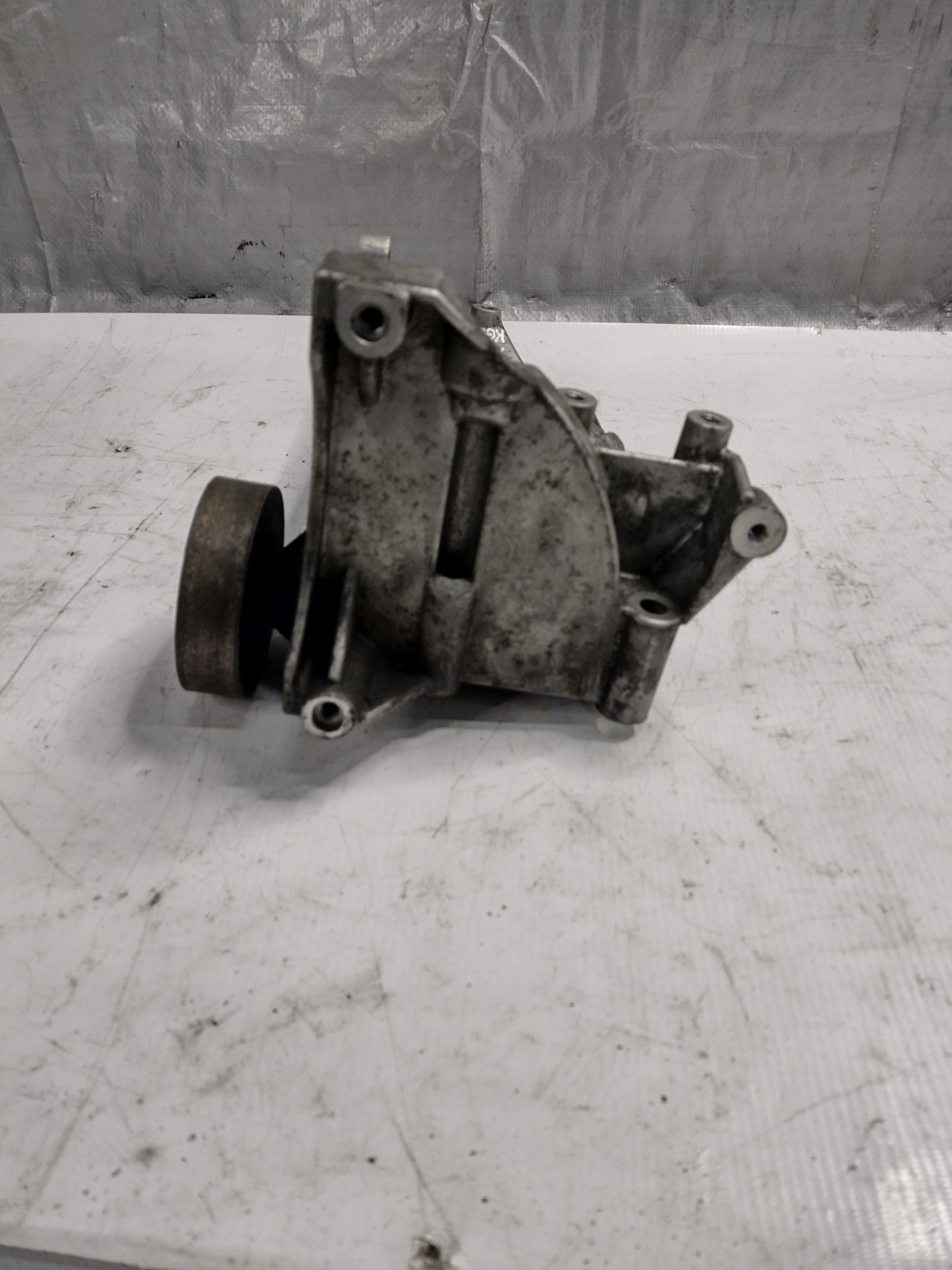 supporto alternatore Audi A4 B6 2,0B OE 06D903143C