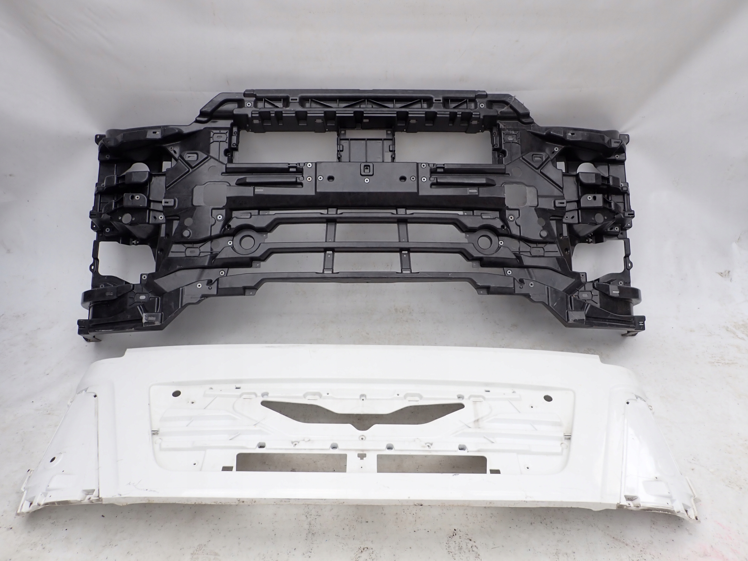 MAN TGL E6 LIFT 12-> pillar bonnet grill grille