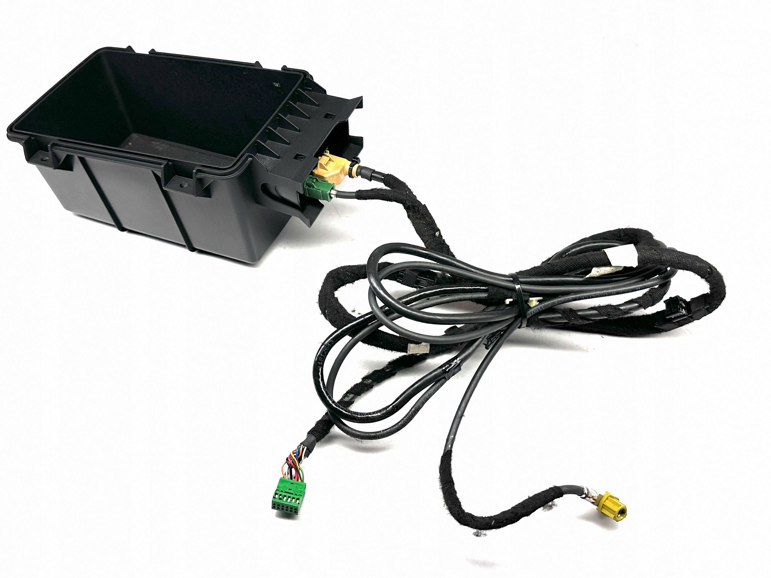 AUDI A3 S3 8V PORT adapter AUDI MUSIC INTERFACE 8V0035736