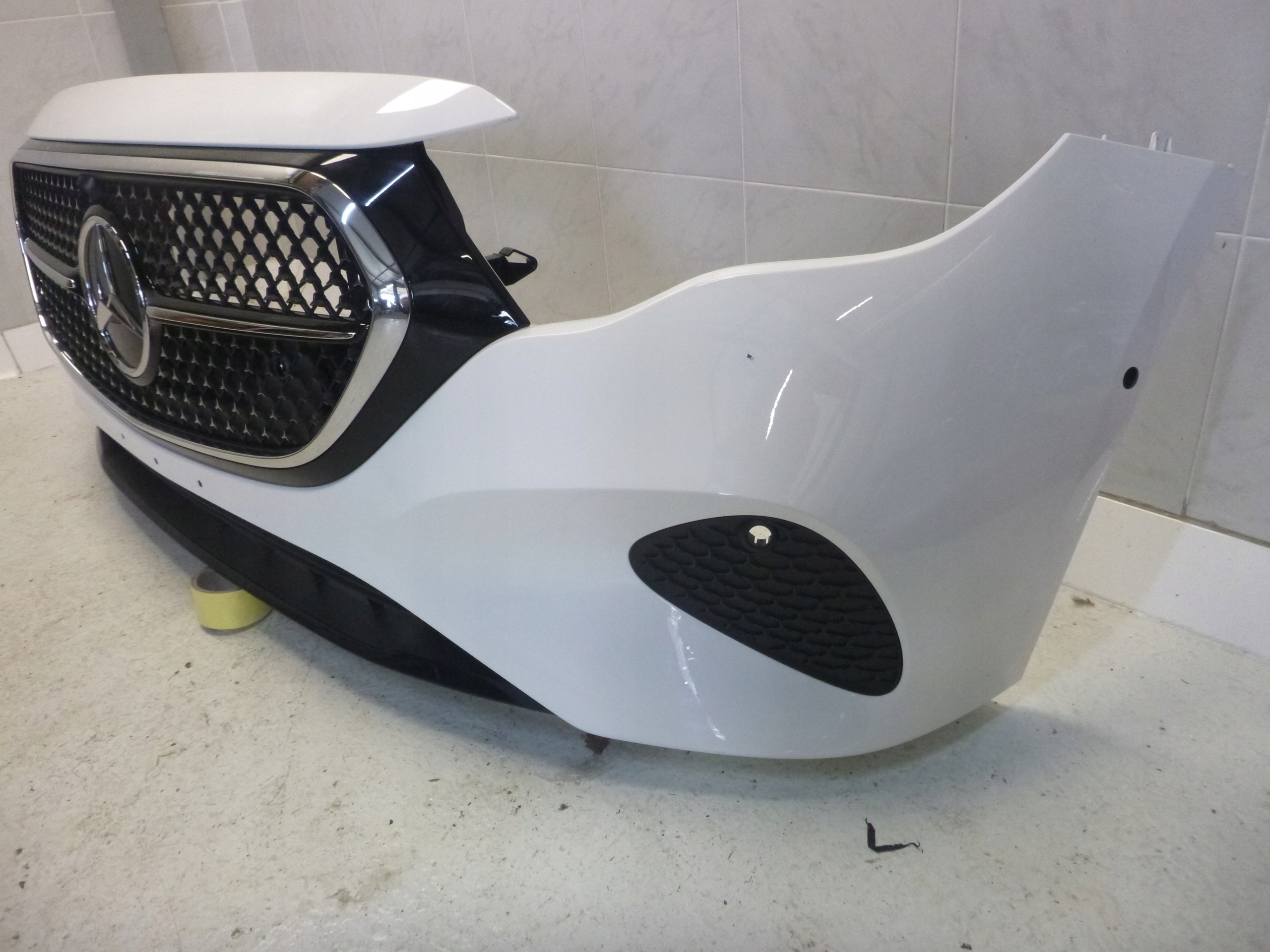 MERCEDES E-KLASA W214 214 AVANTGARDE bumper front front 6XPDC grill