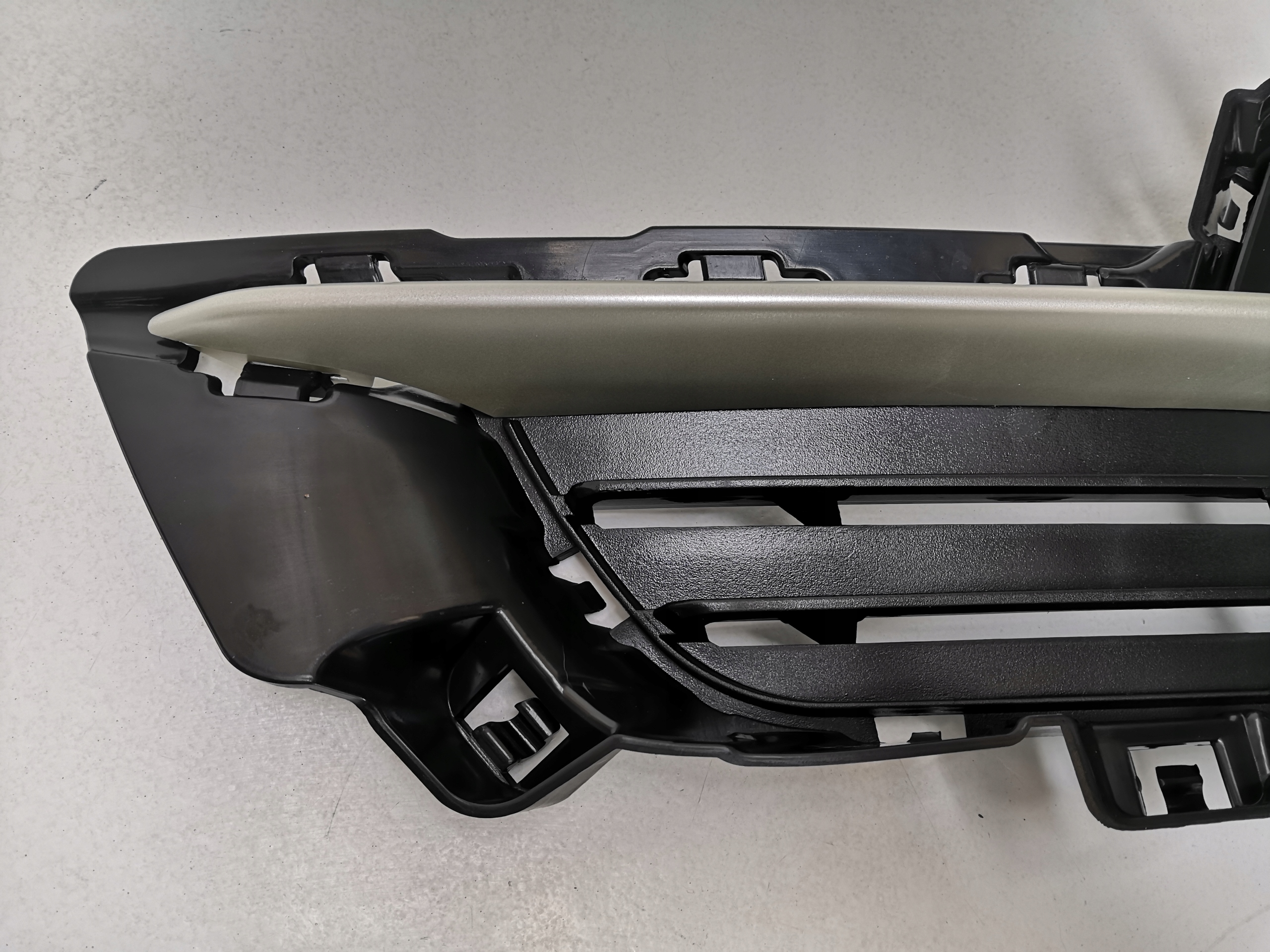 NOWA KRATKA BOCZNA Z CHROMEM BMW X5 F15 LEWA Installation side Front