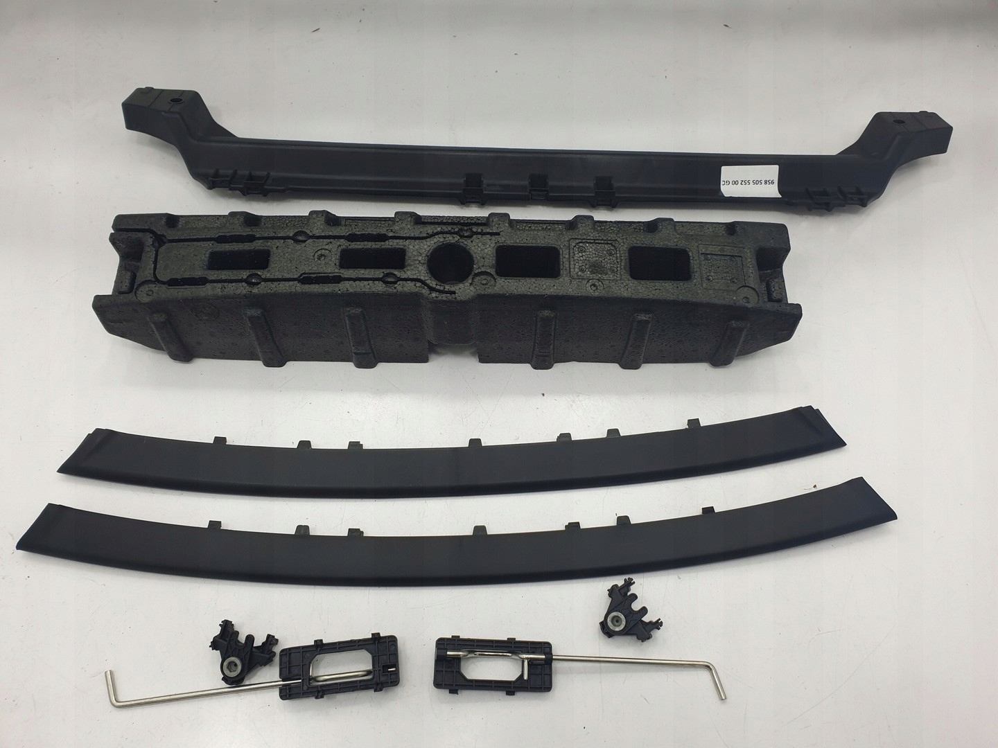 UCHWYT REFLEKTORA PORSCHE CAYENNE 7P5 2010 PRAWY Installation side front right