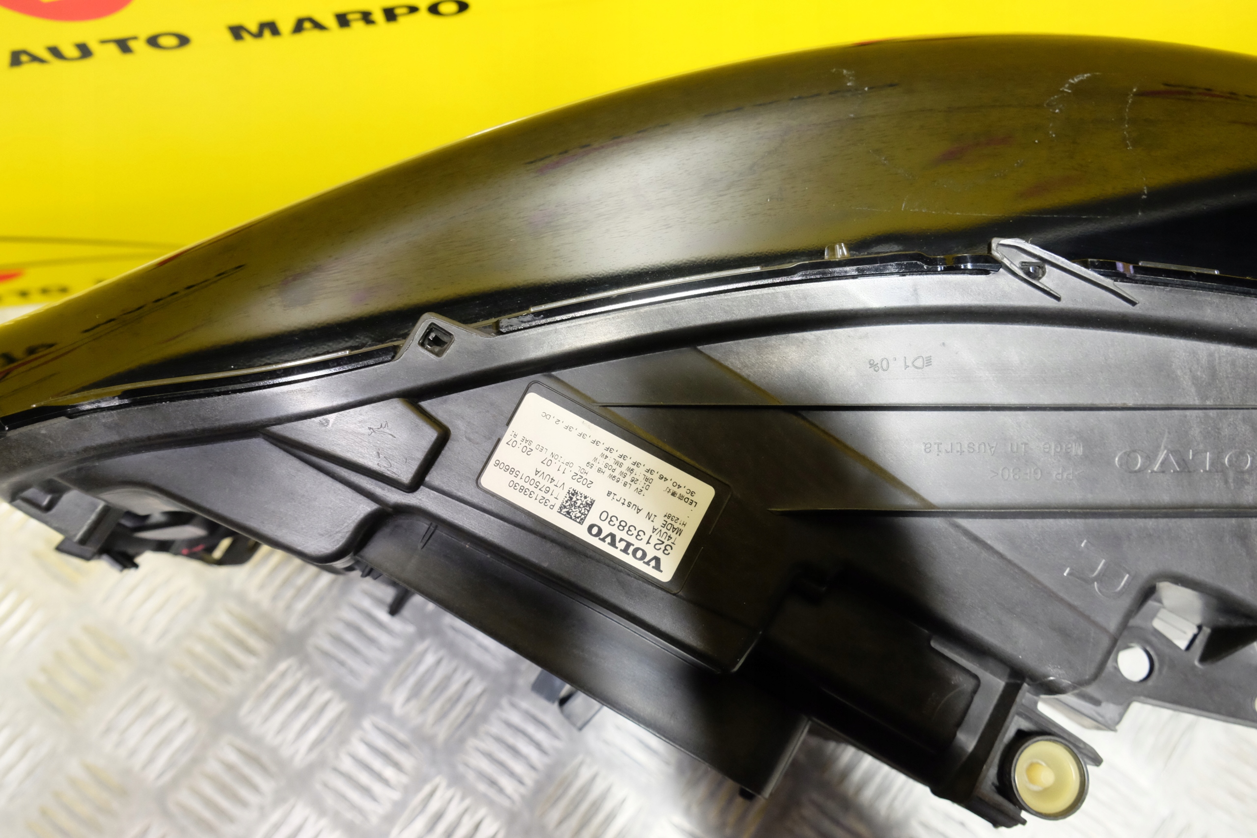 VOLVO C40 XC40 LIFT 2022-2023 REFLEKTOR LAMPA PIXEL LED PRAWA USA Wersja Amerykańska