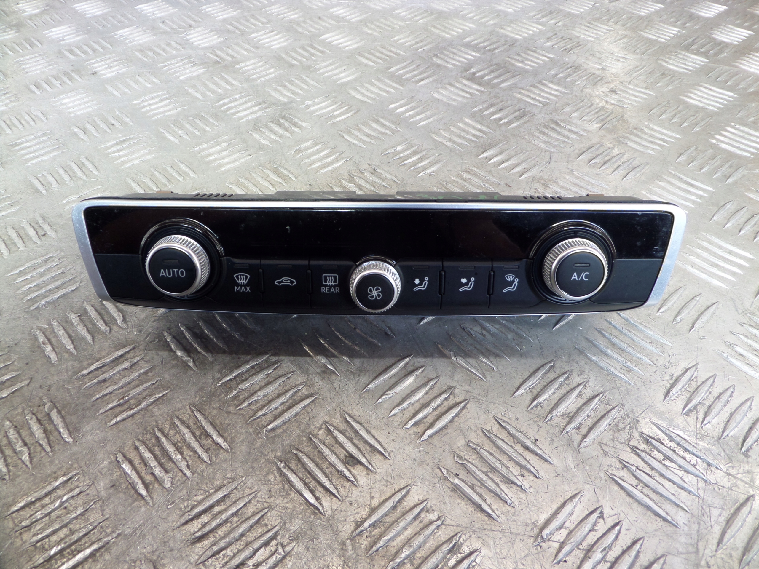 AUDI A3 8V klimabedienteil 8V0820043C