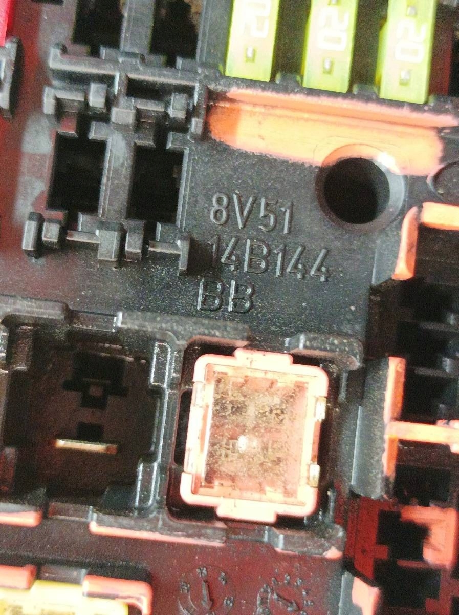 Module fusibles 8V51-14B144-BB 1.0 B 100KM Ford Transit Courier et