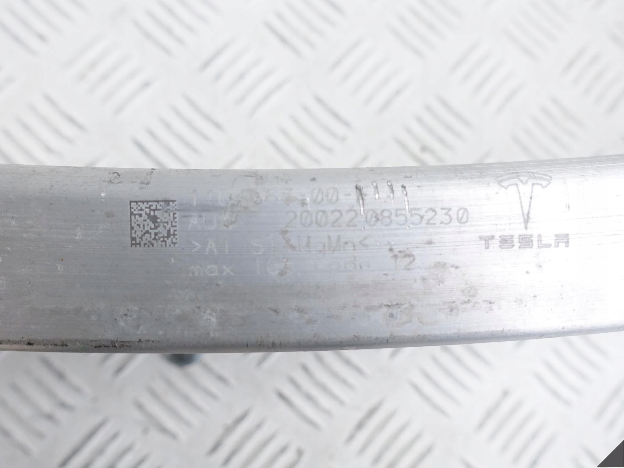 TESLA MODEL 3 17 21 ZDERZAK BELKA PRZOD Installation side front