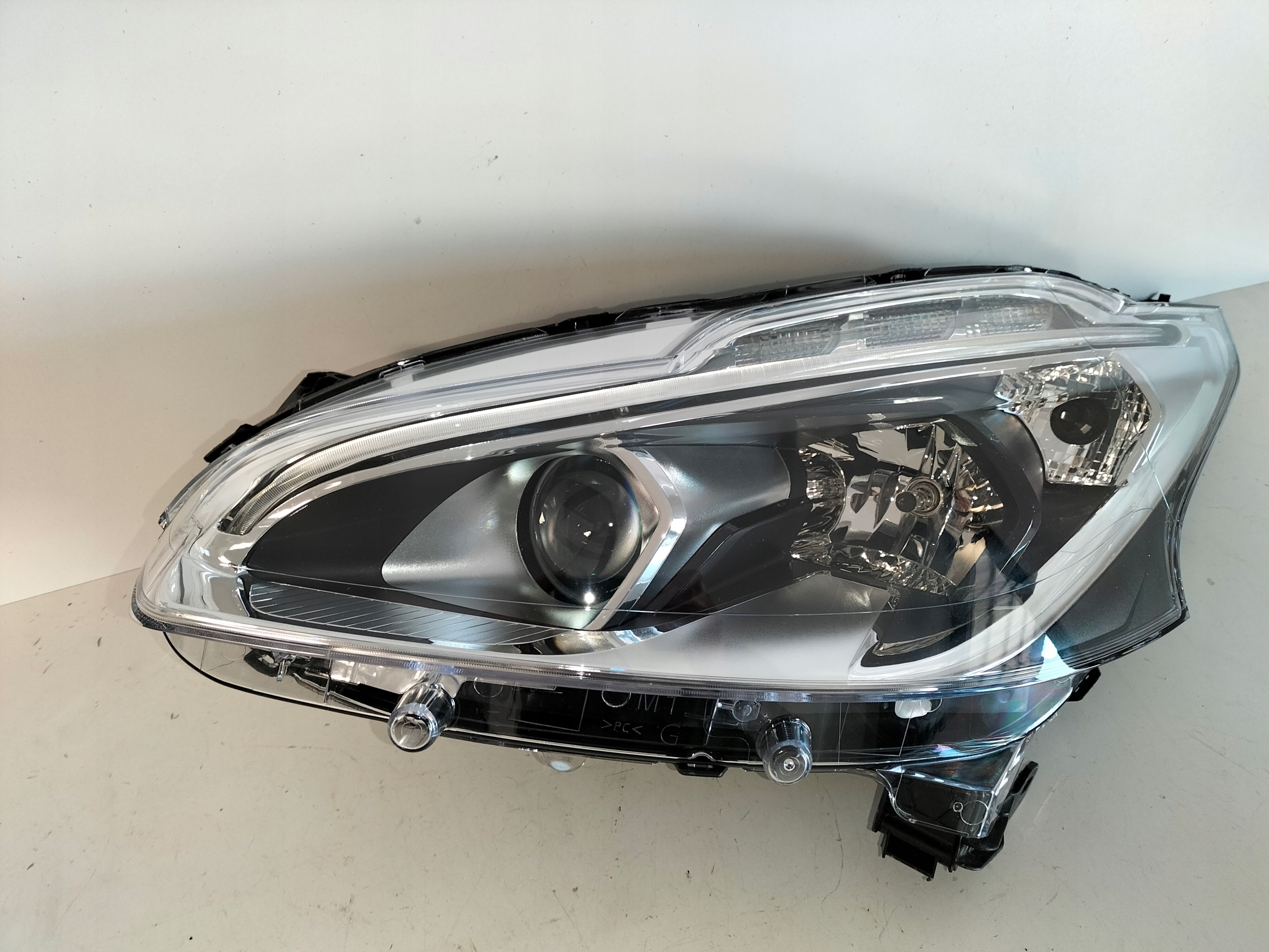 light front reflektor left PEUGEOT 208 LIFT 15-19