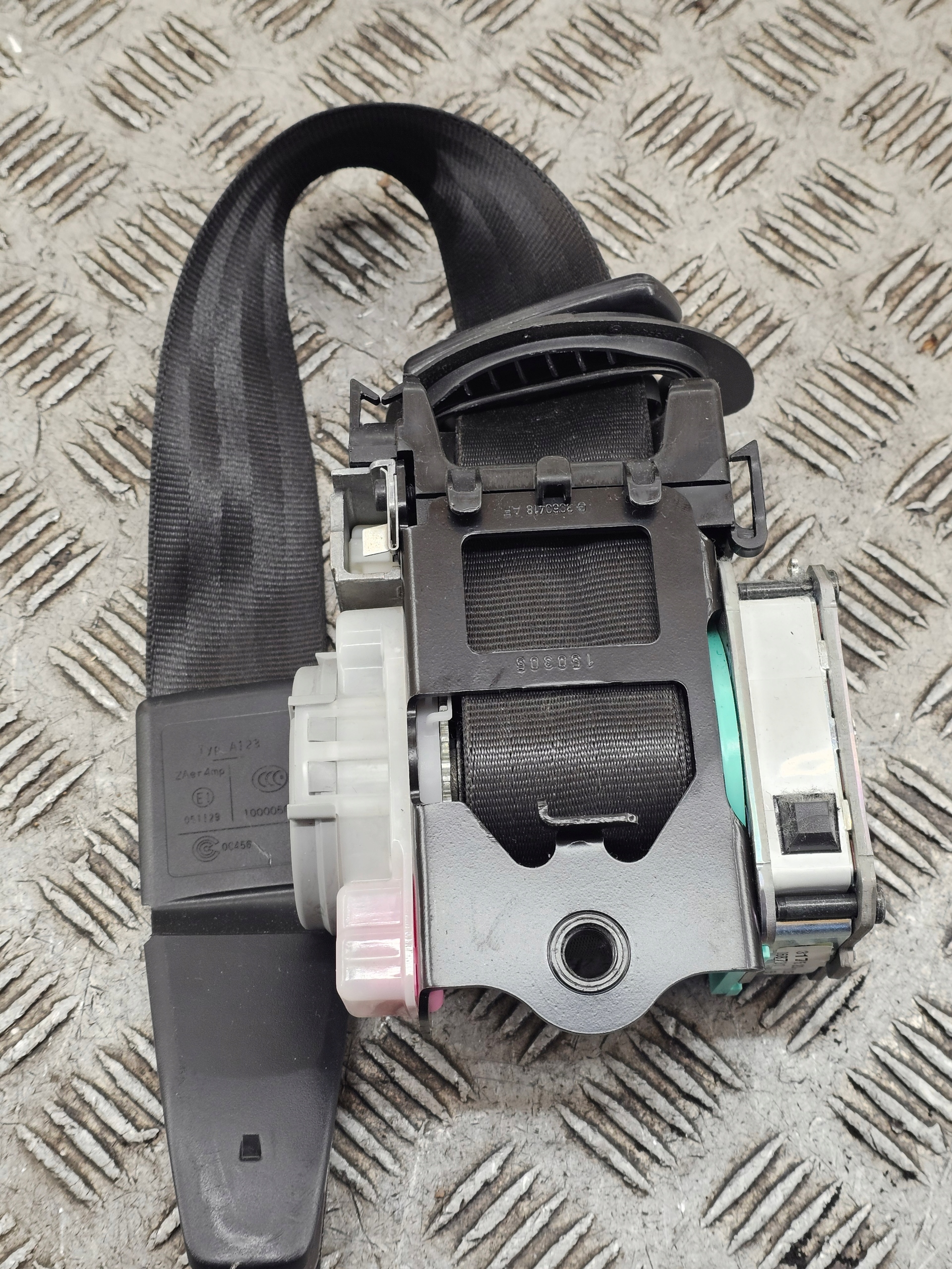 tension belt safety left front driver´s AUDI A6 C7 4G 4G8857706M