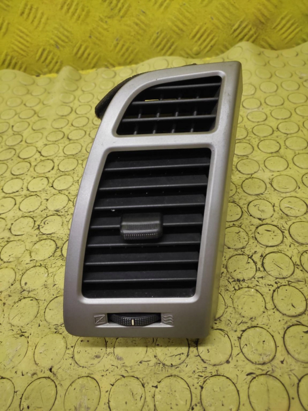 HYUNDAI I20 II grid air conditioning devices right 974801J000