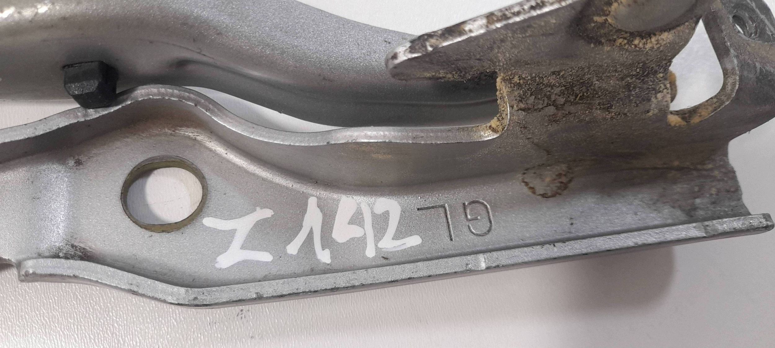 Mazda 2 DY 2002-2007 bonnet hinges left (Z142)