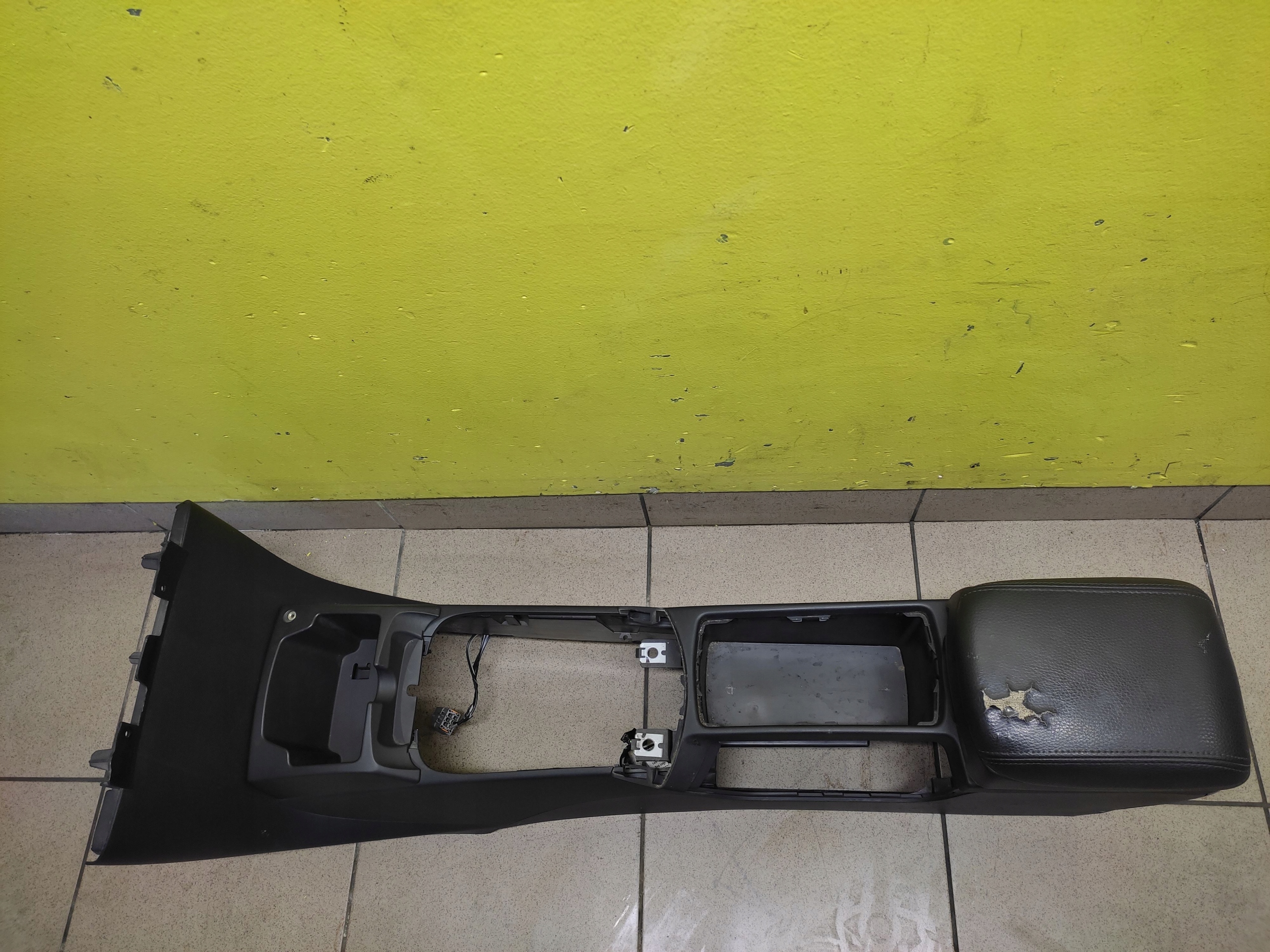 VOLVO V50 TUNEL central armrest 30755349