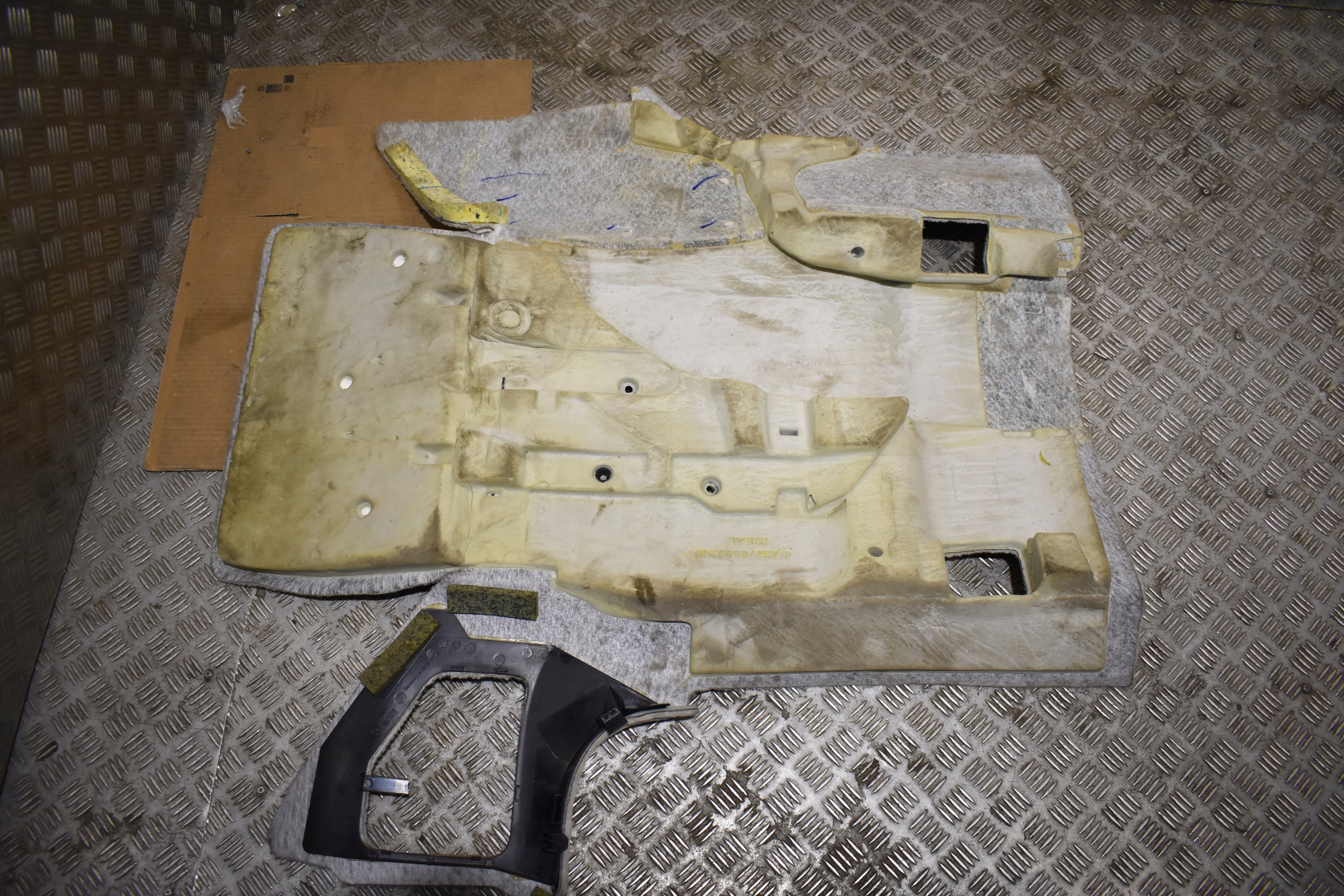 carpet front right MERCEDES W217 COUPE 1