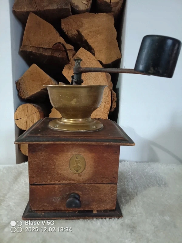 Stary młynek do kawy Goldenberc