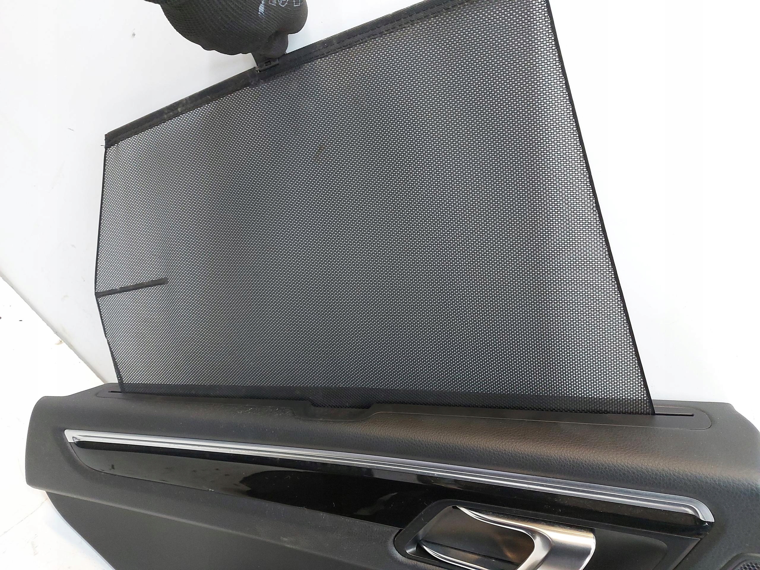 Porsche Macan 95B upholstery side door left rear part blinds