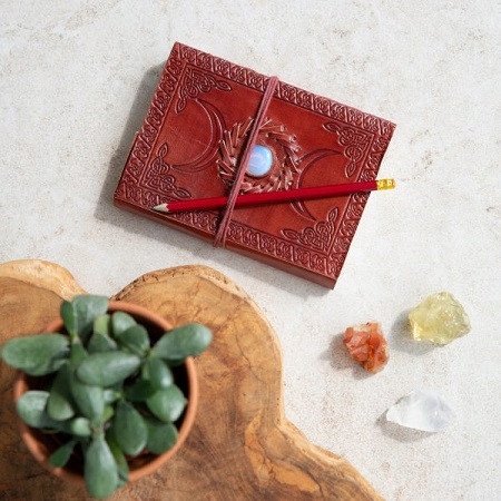 Ručně vyráběné kožené notes s Opalem (17,5 x 13 cm)