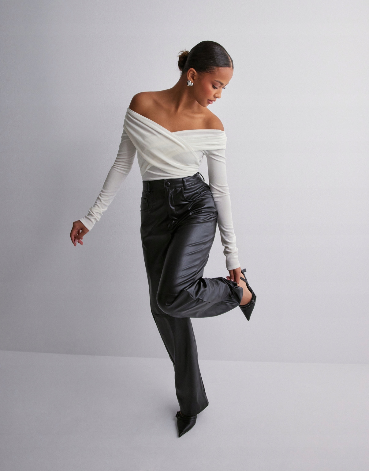 NELLY WELUROWE BODY STRINGI ODKRYTE RAMIONA MARSZCZENIE SFU NG5__M Marka Nelly