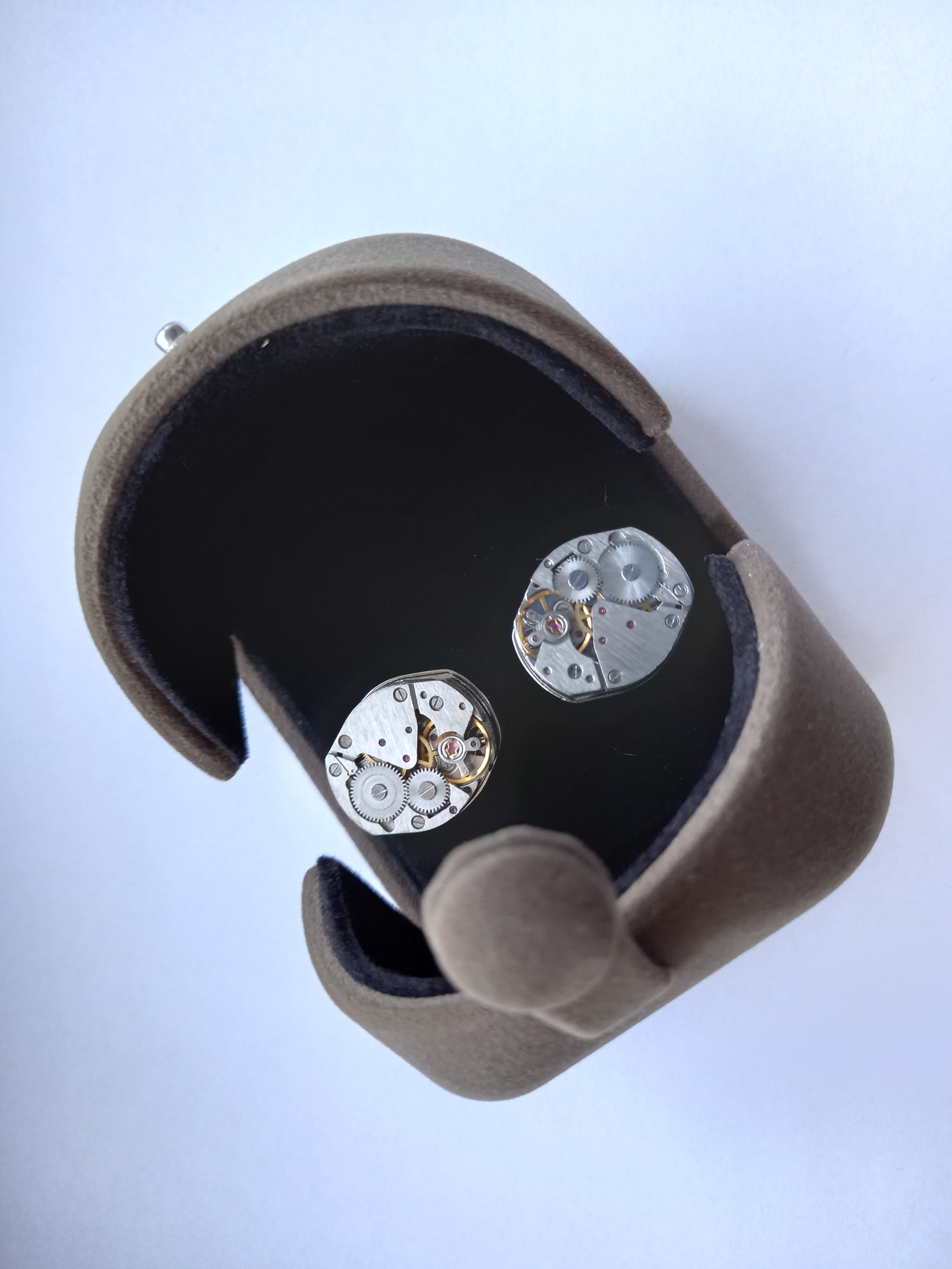 Manžetové knoflíčky na košili Werk, mechanismus hodinek typu steampunk, plyšové pouzdro