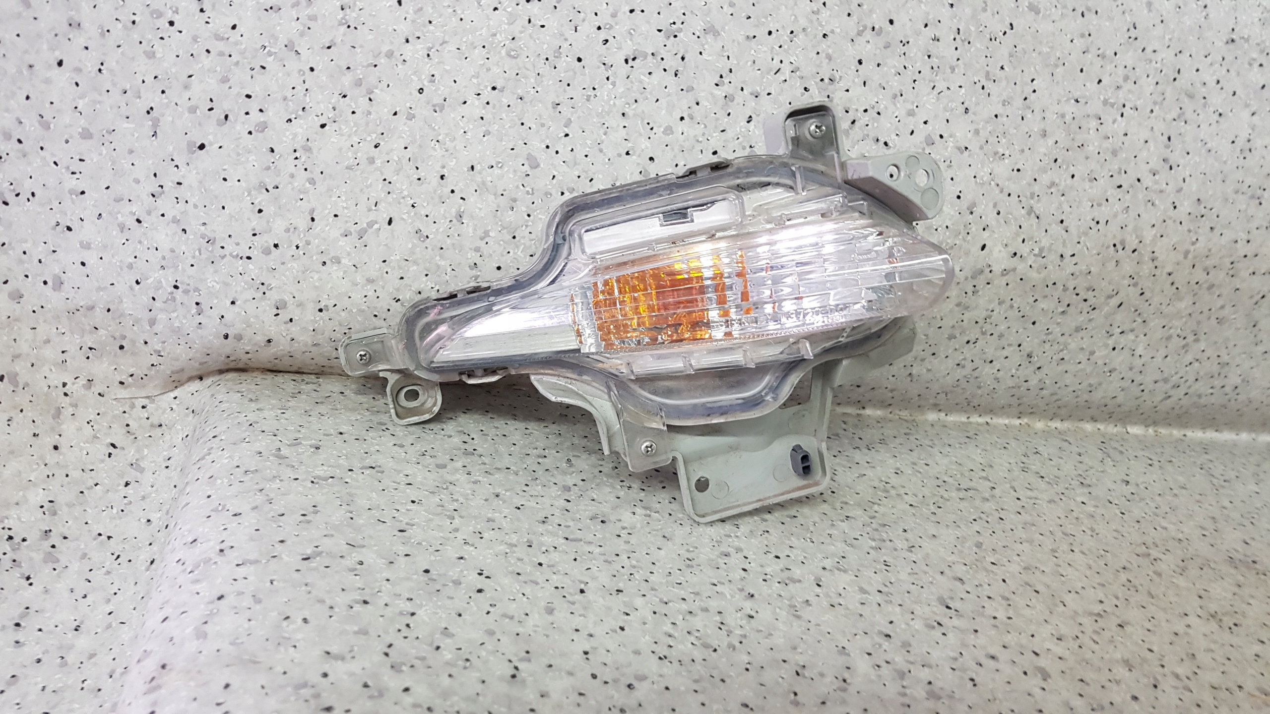 MAZDA 3 2017 -right blinker W bumper 2661