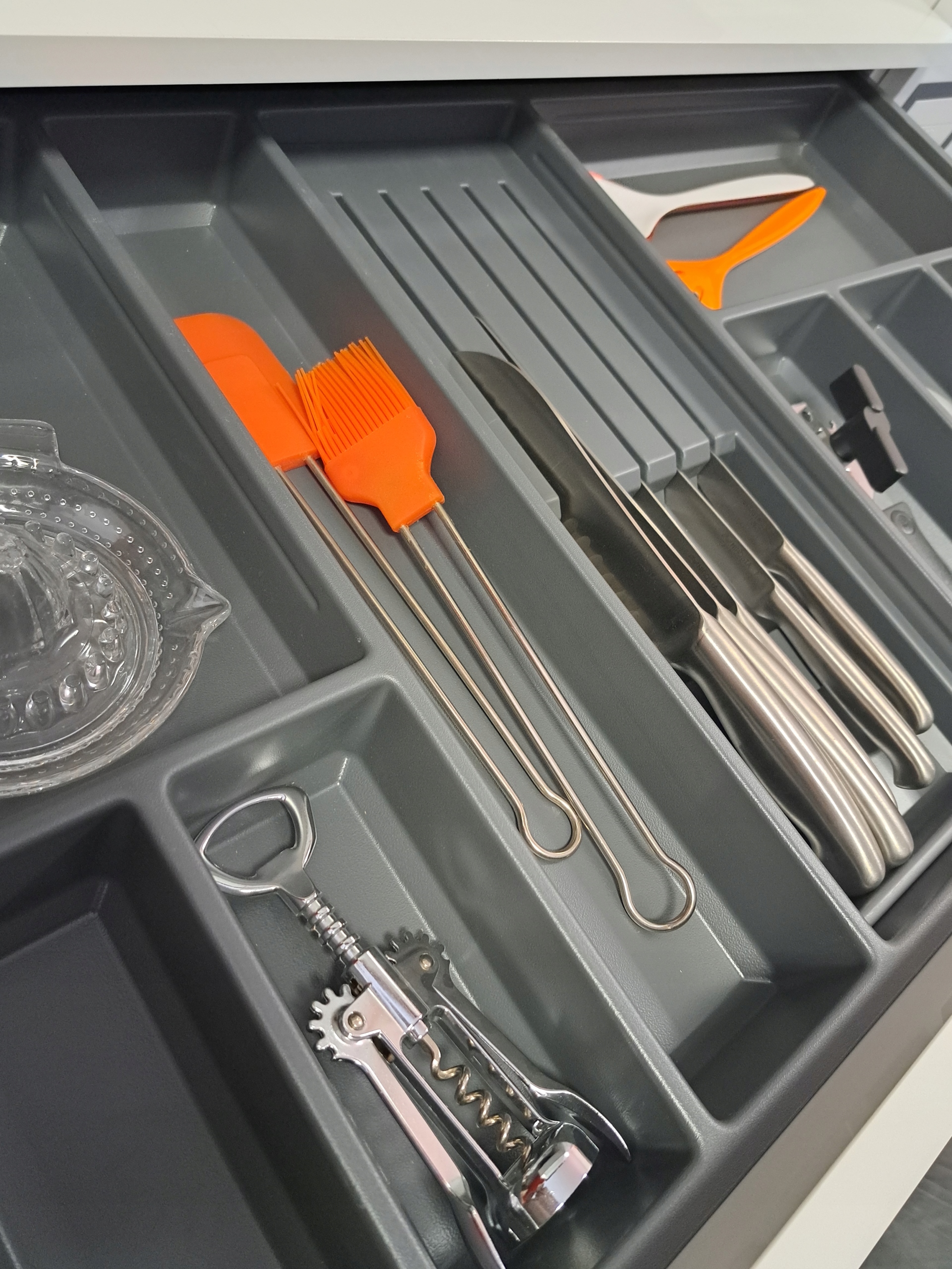 WKŁAD ORGANIZER NA SZTUĆCE DO SZUFLADY 90 SKY ANTRACYT 822x474 Szerokość produktu 47.4 cm