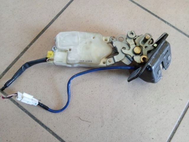 CZCWX918X - Nissan Murano Z50 замок задніх дверей