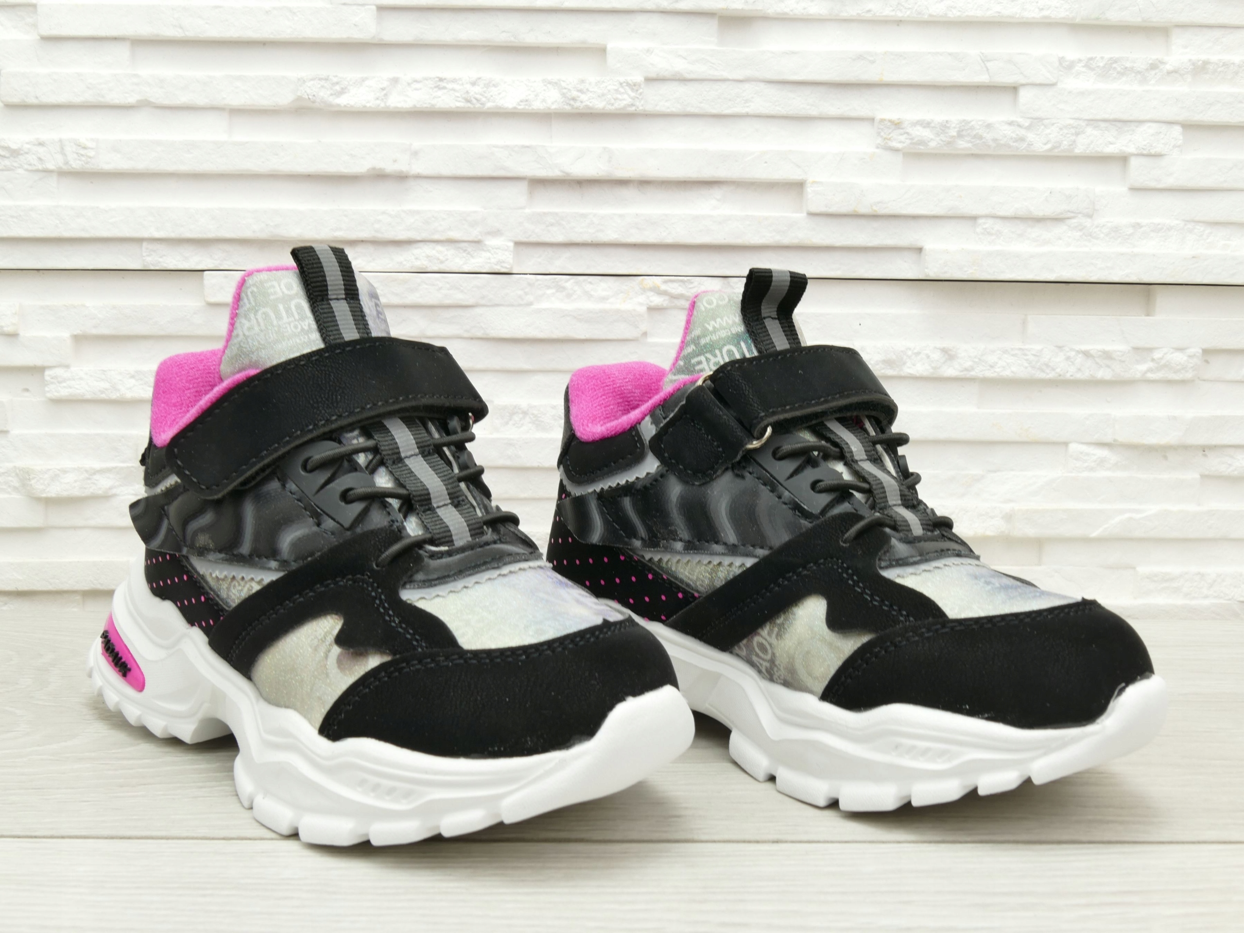 DZIEWCZĘCE TRZEWIKI PÓŁBUTY DZIECIĘCE SPORTOWE BUTY PRZEJŚCIOWE R. 26 Marka Clibee