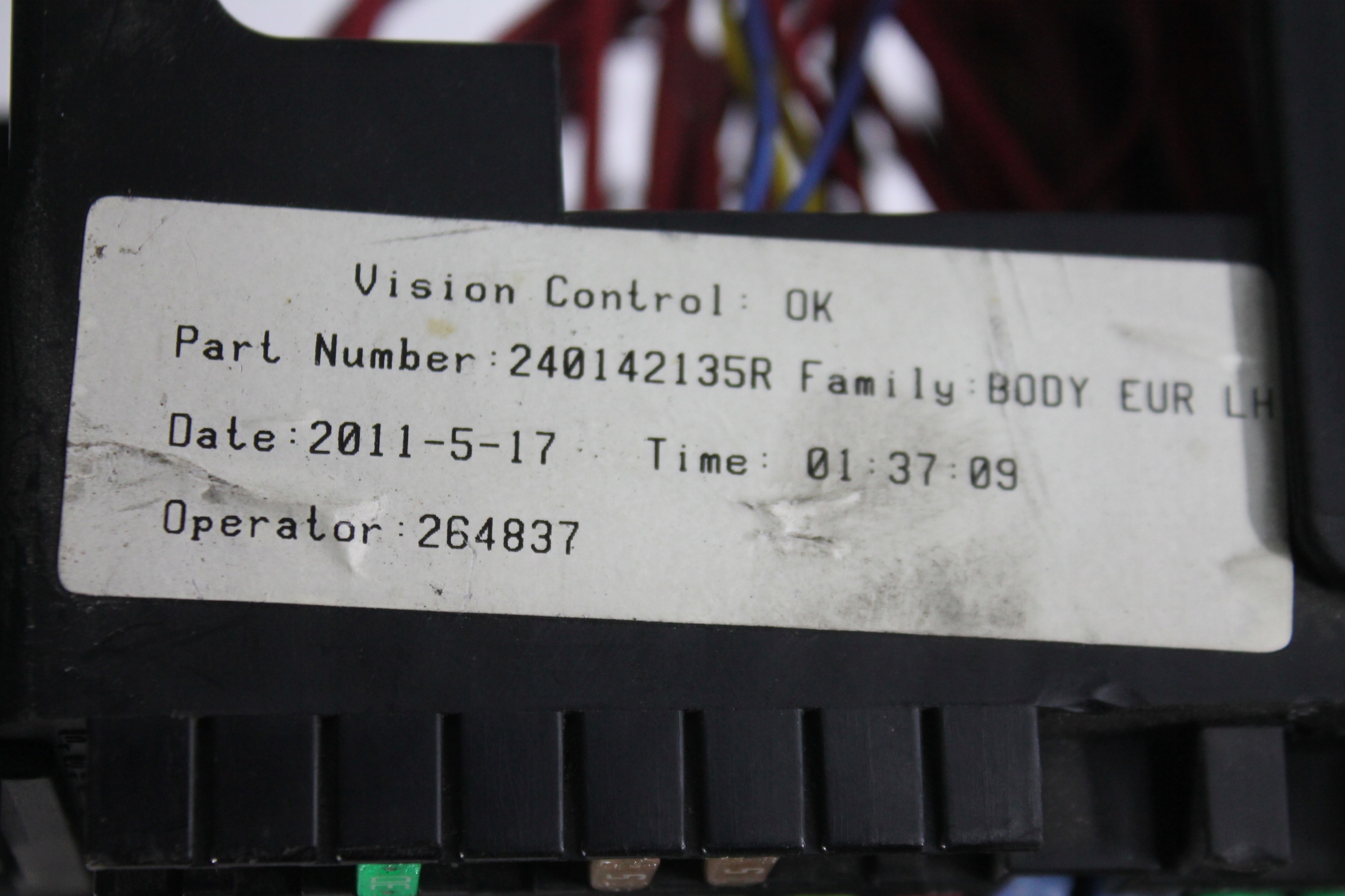 SKRZYNKA BSI 240142135R LATITUDE 2.0 DCI 10-15 Producent części Renault OE