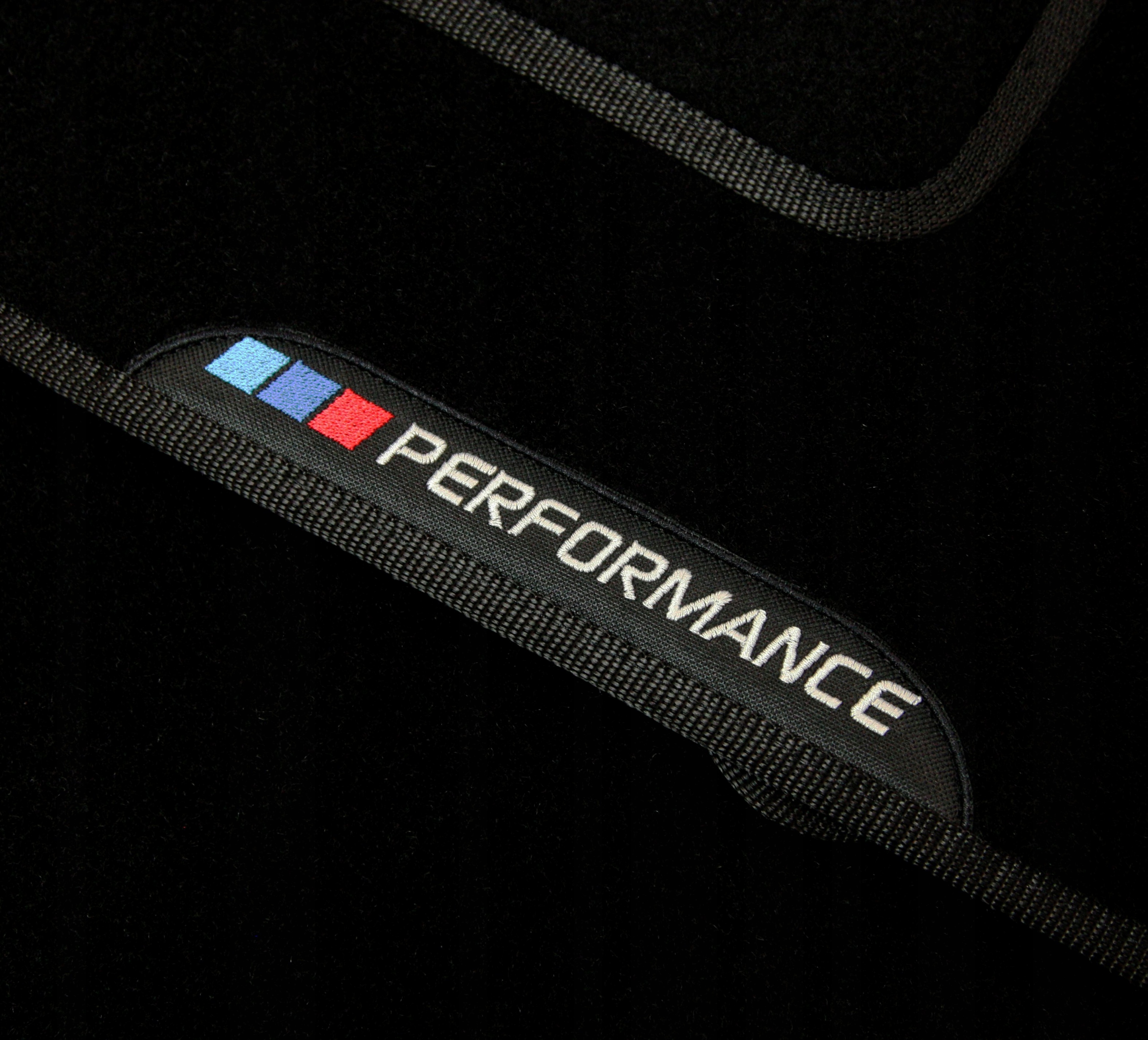 Dywaniki welurowe dedykowane BMW Color black