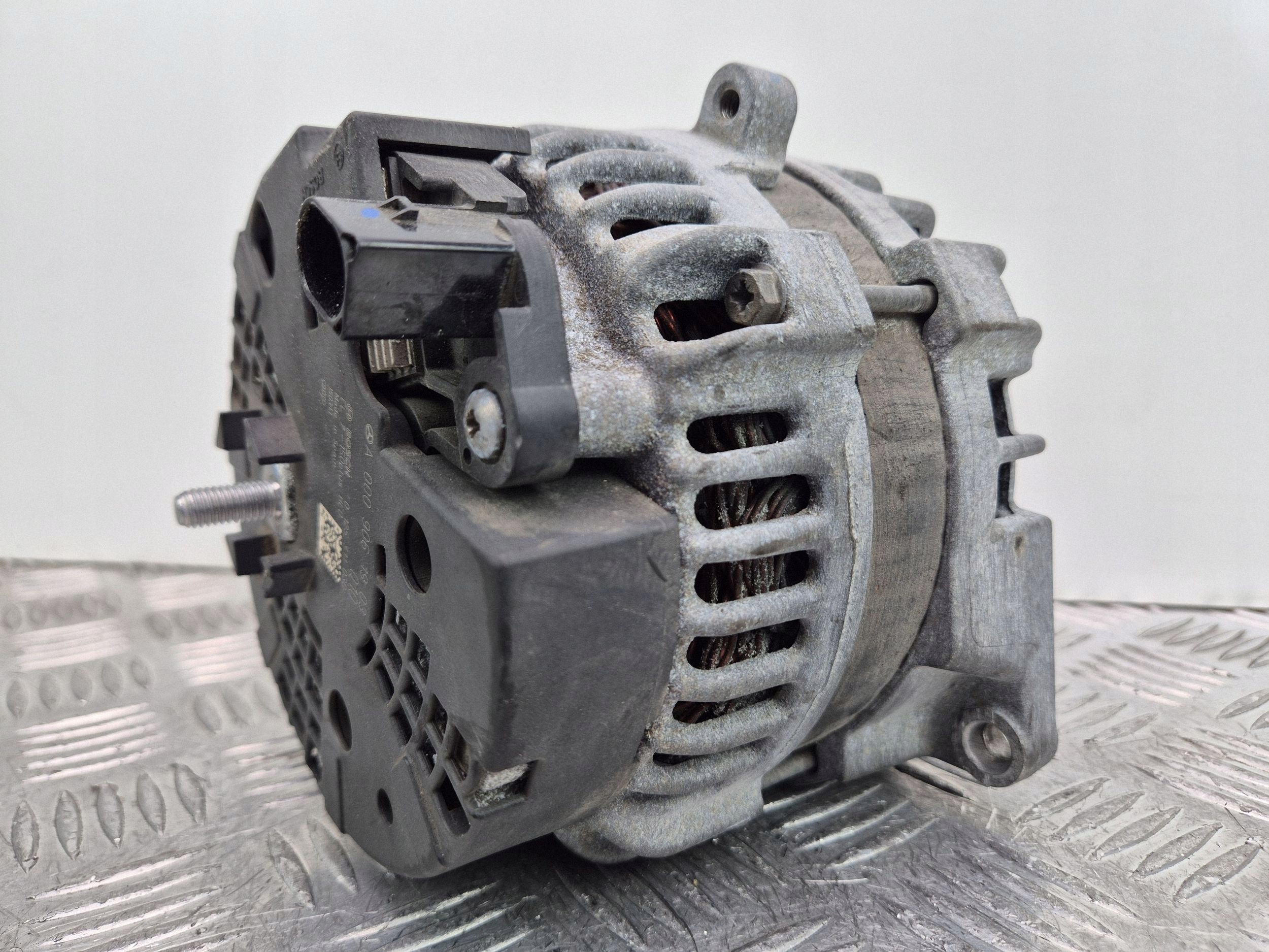 Mercedes A220 W176 2.0 Alternator A0009061903