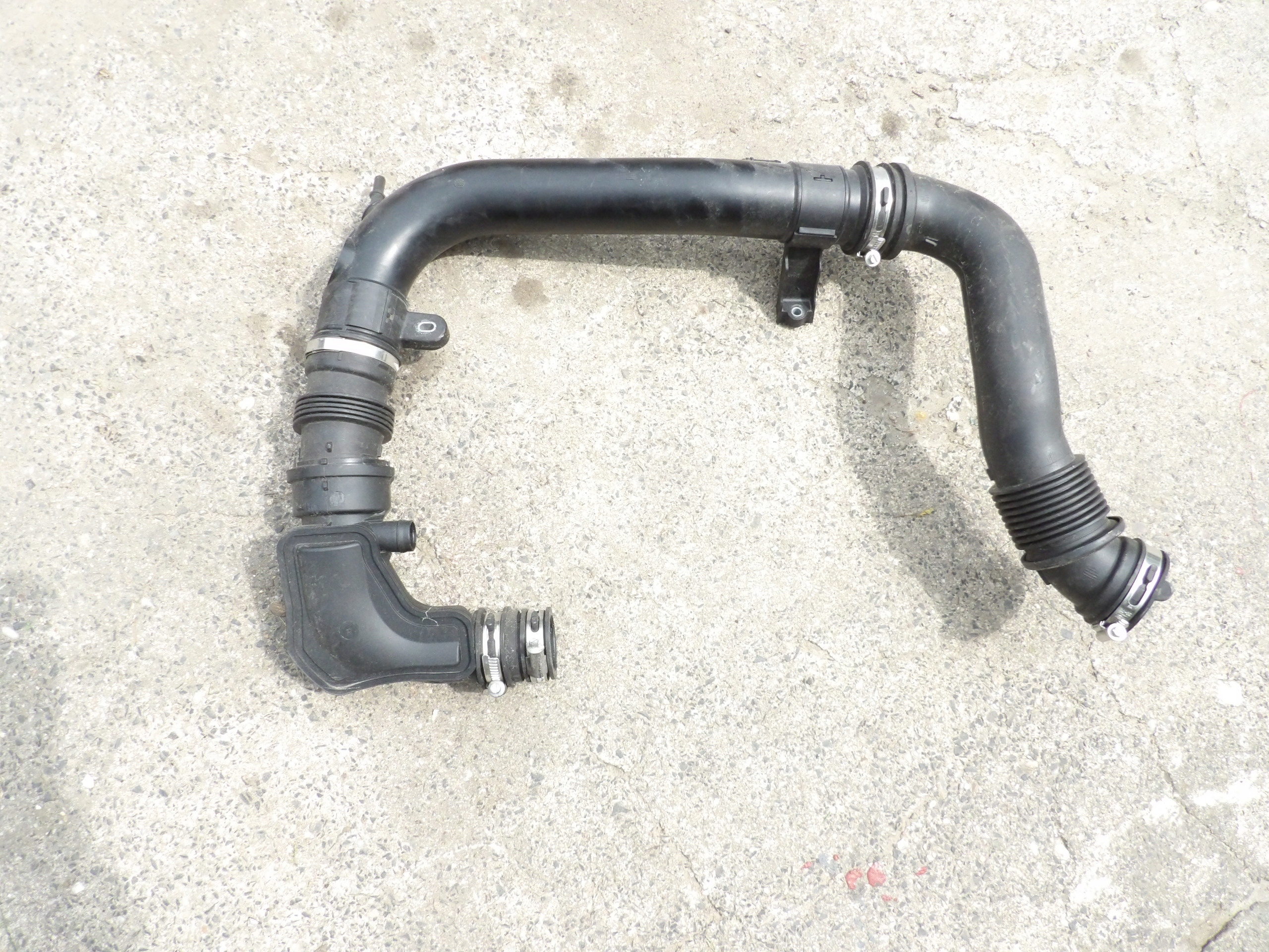FORD FIESTA MK7 1.0 EB air hose pipe