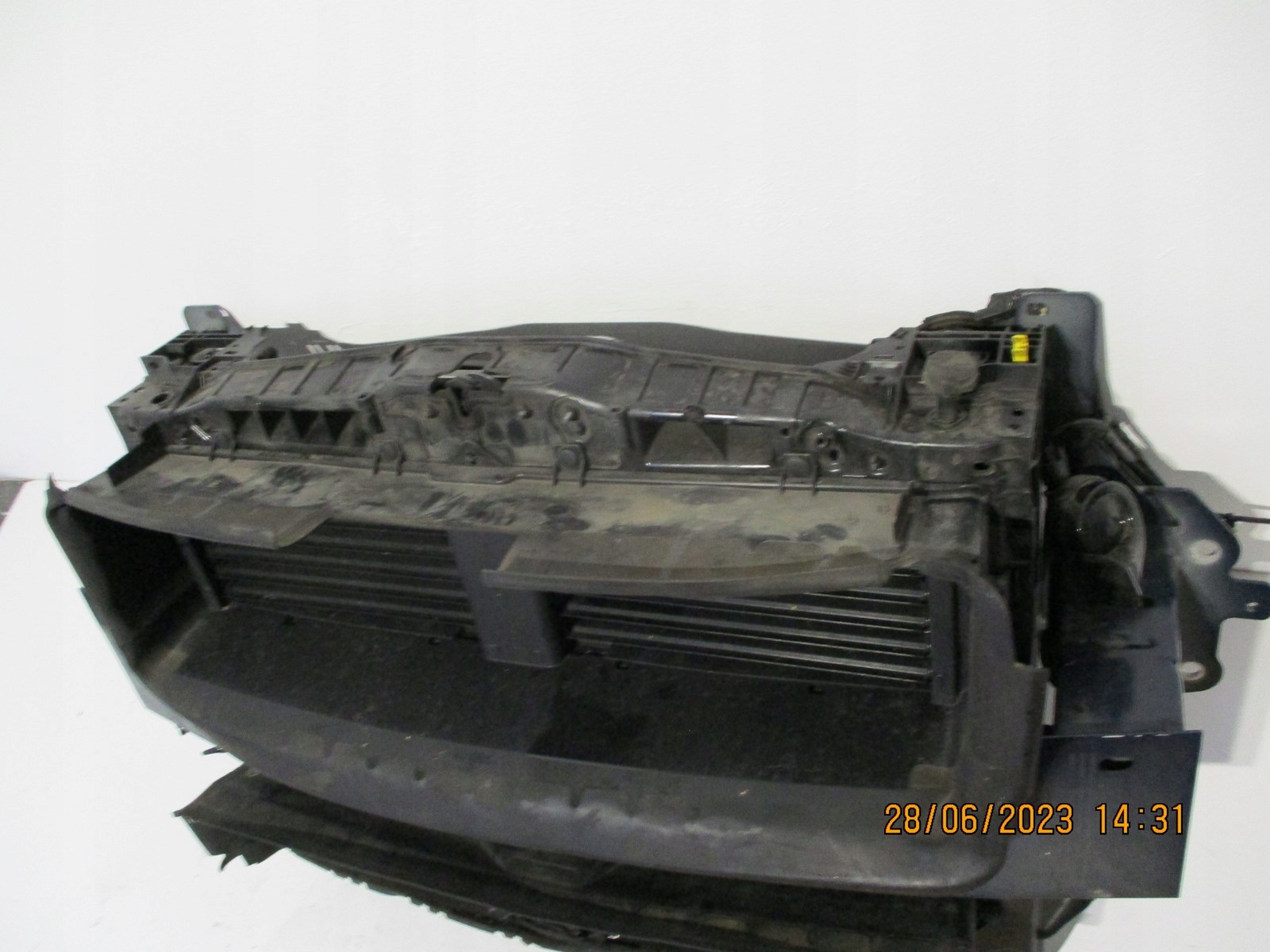 Pas przedni CHŁODNICE FORD KUGA MK3 1,5TDCI Numer katalogowy części PAS  MK3 1,5