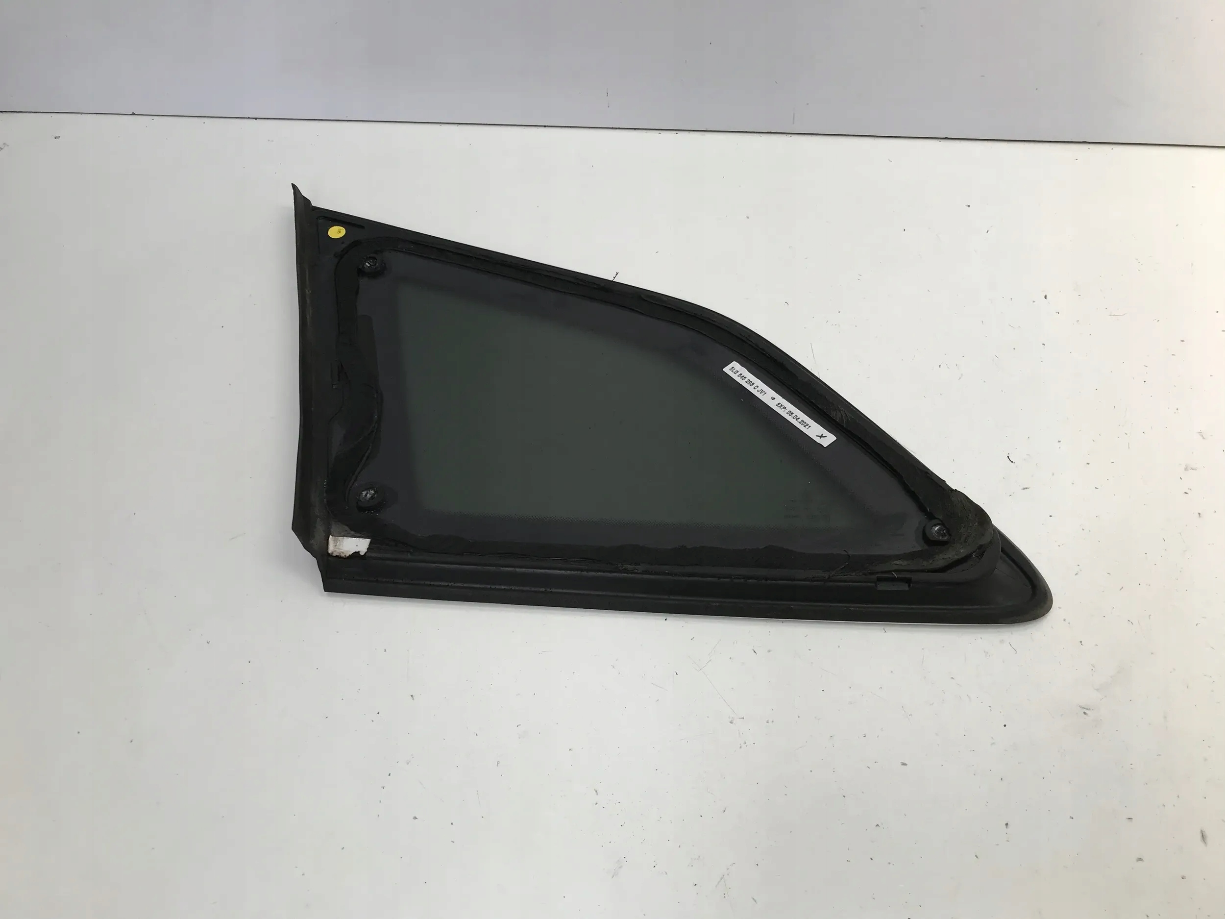 SKODA ENYAQ iV 2020 SZYBA KAROSERYJNA PRAWY TYŁ 5LG845298C CHROM CIEMNA Typ samochodu Samochody osobowe