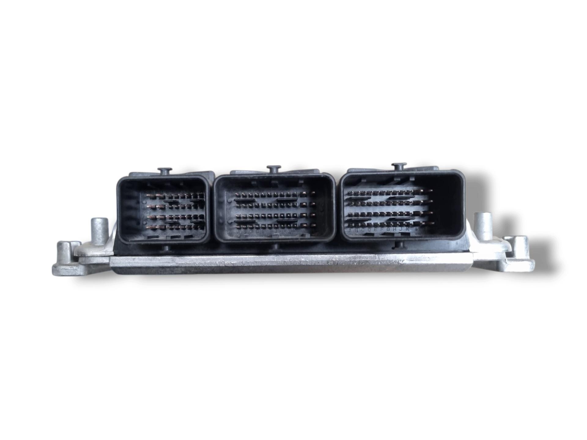 control unit of the engine Mitsubishi Carisma facelift 2003 8200296435
