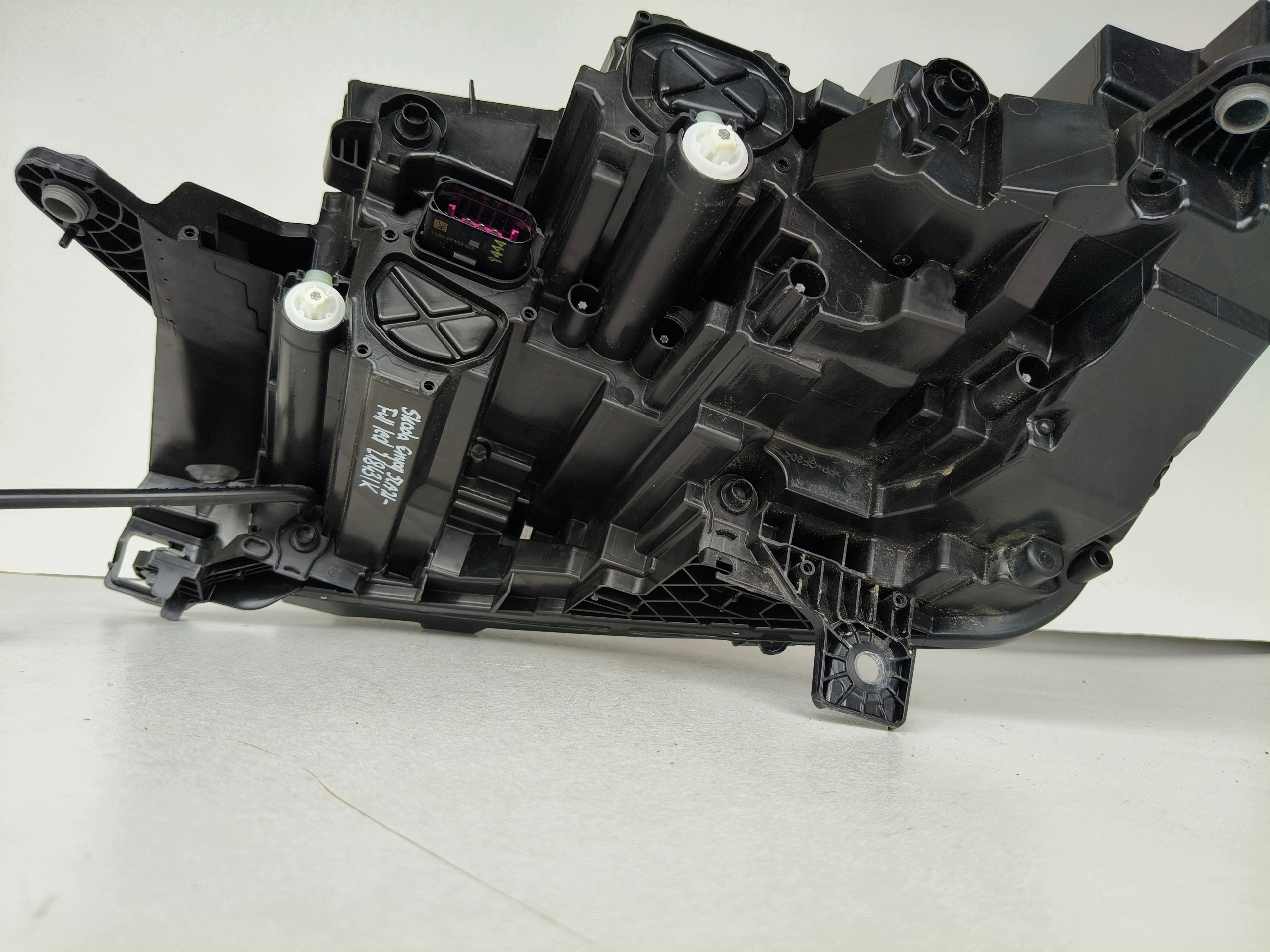 light right REFLEKTOR SKODA ENYAQ 5LA 21- FULL LED