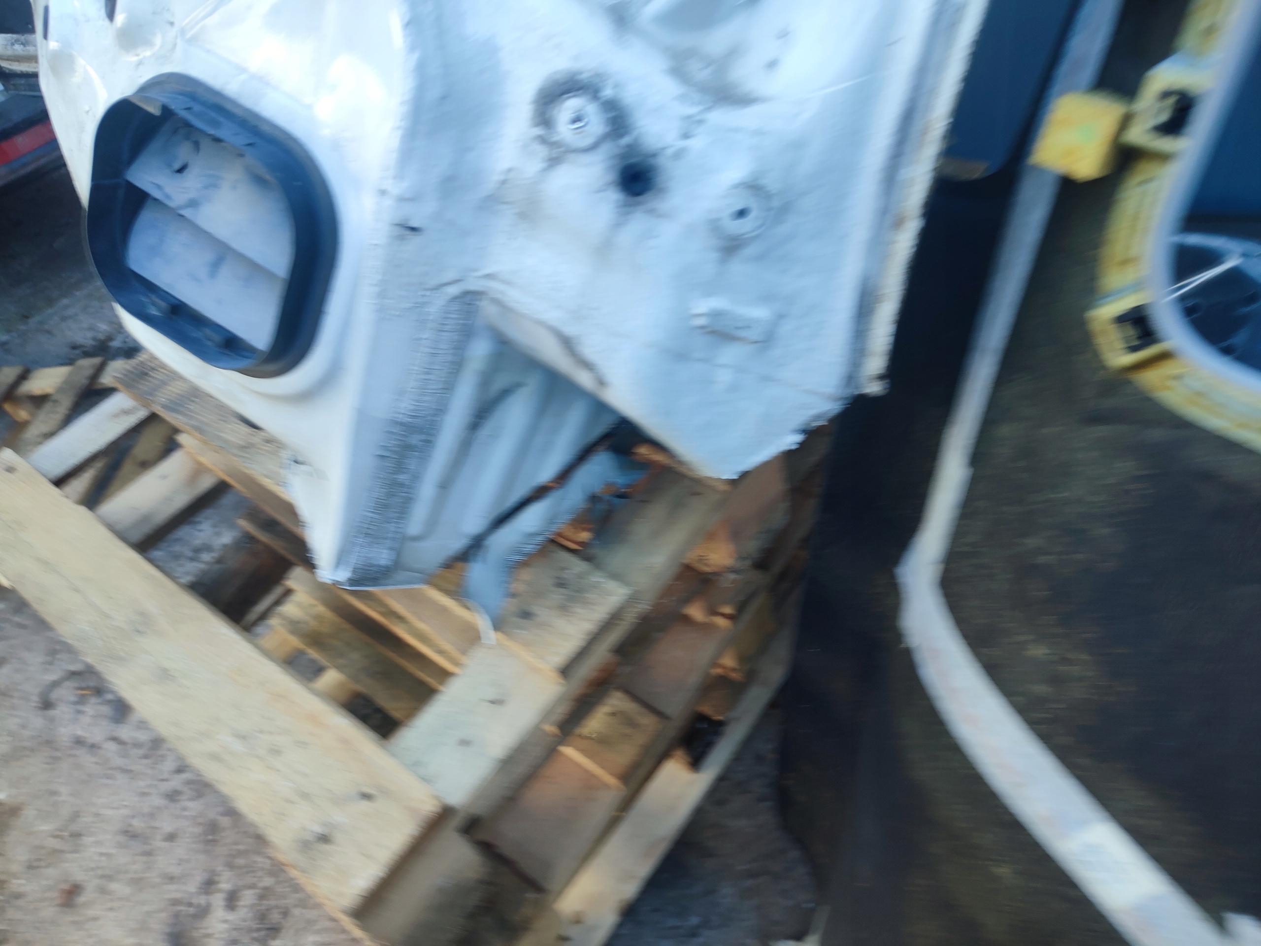 left rear quarter left rear part Opel Mokka A and biala