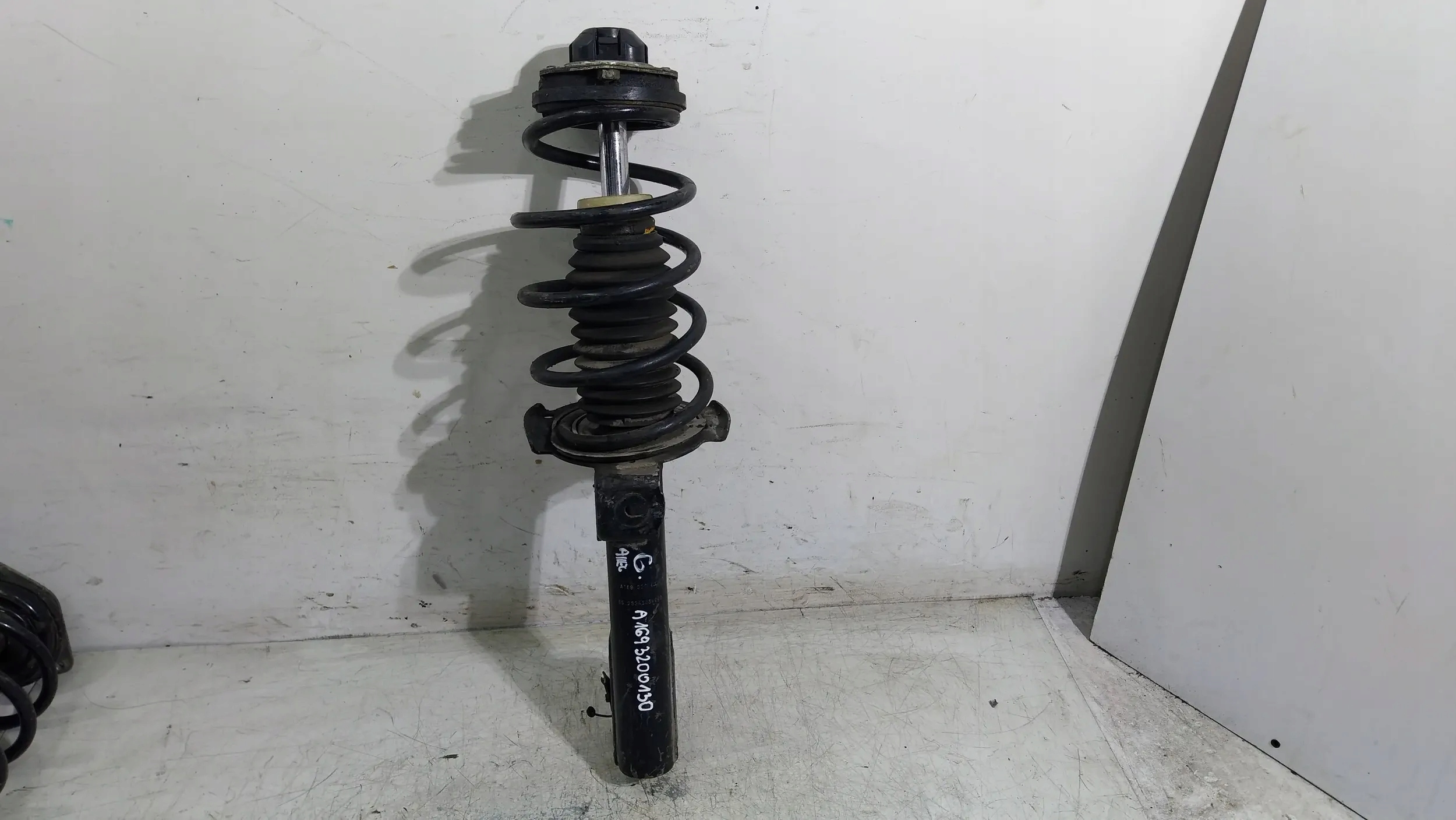 shock absorber McPherson front right A1693200130 Mercedes A Klasa W169