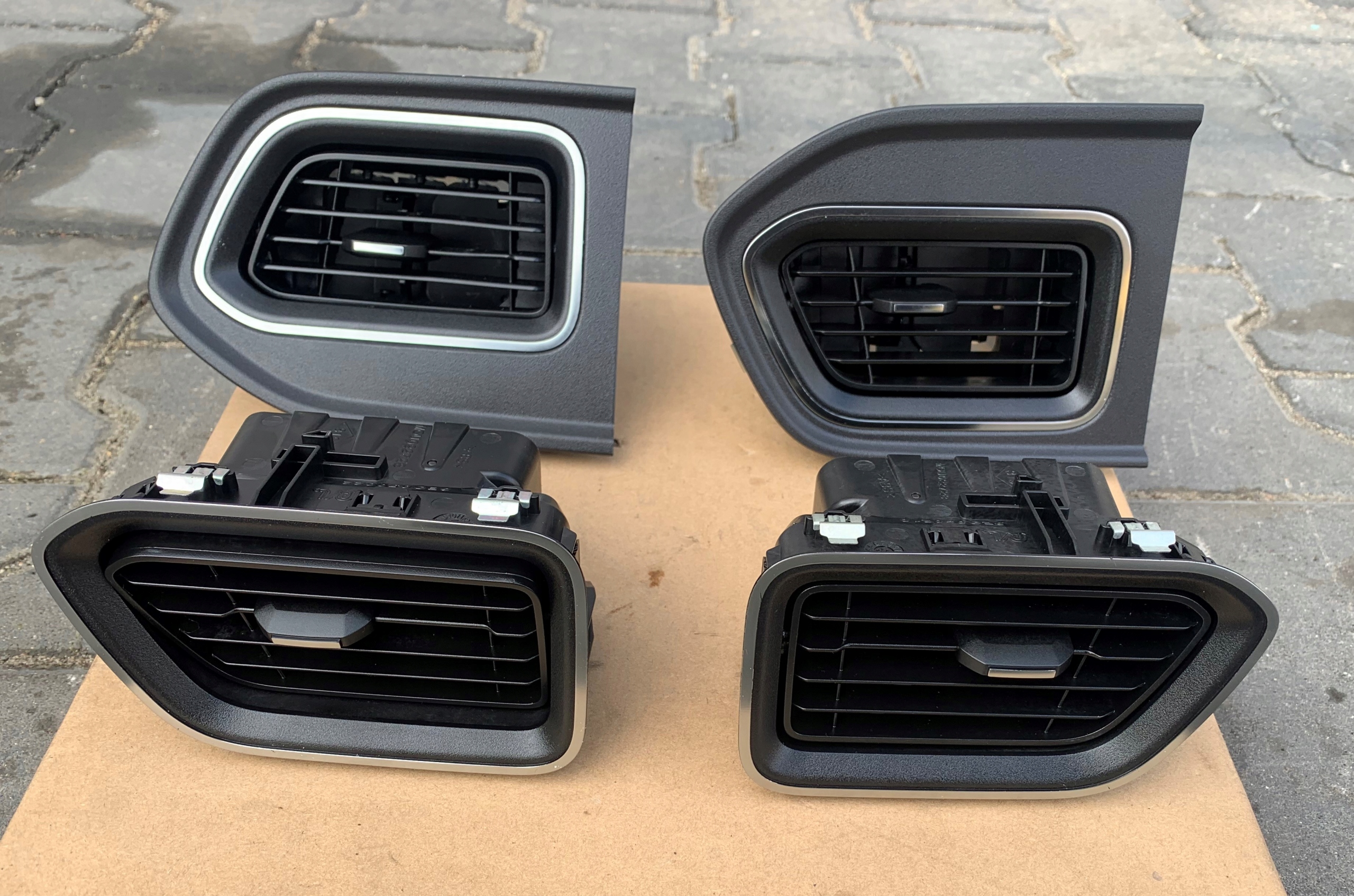 682608914R - ВЕНТИЛЯЦИОННАЯ РЕШЕТКА КОНСОЛИ ДОСКИ MOVAN MASTER IV 4 21R