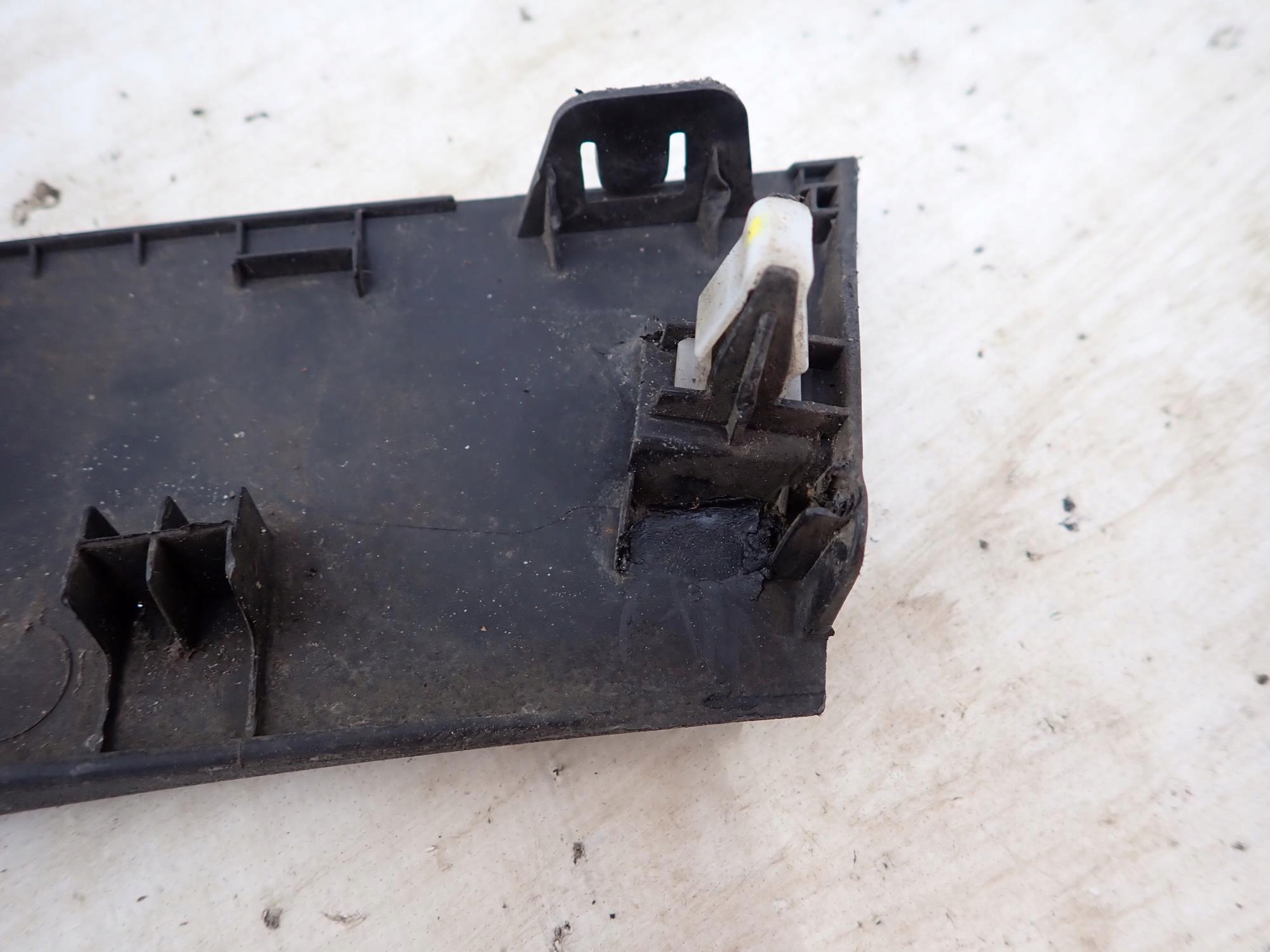 HYUNDAI TUCSON IV 4 20-> moulding cap left front