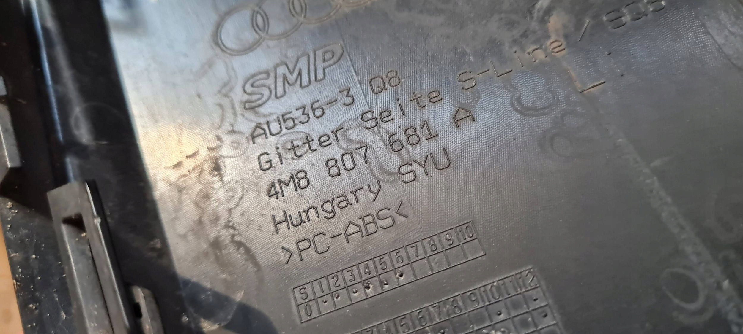 SQ8 4M Q8 grid of a bumper left left front SLINE 4M8807681A