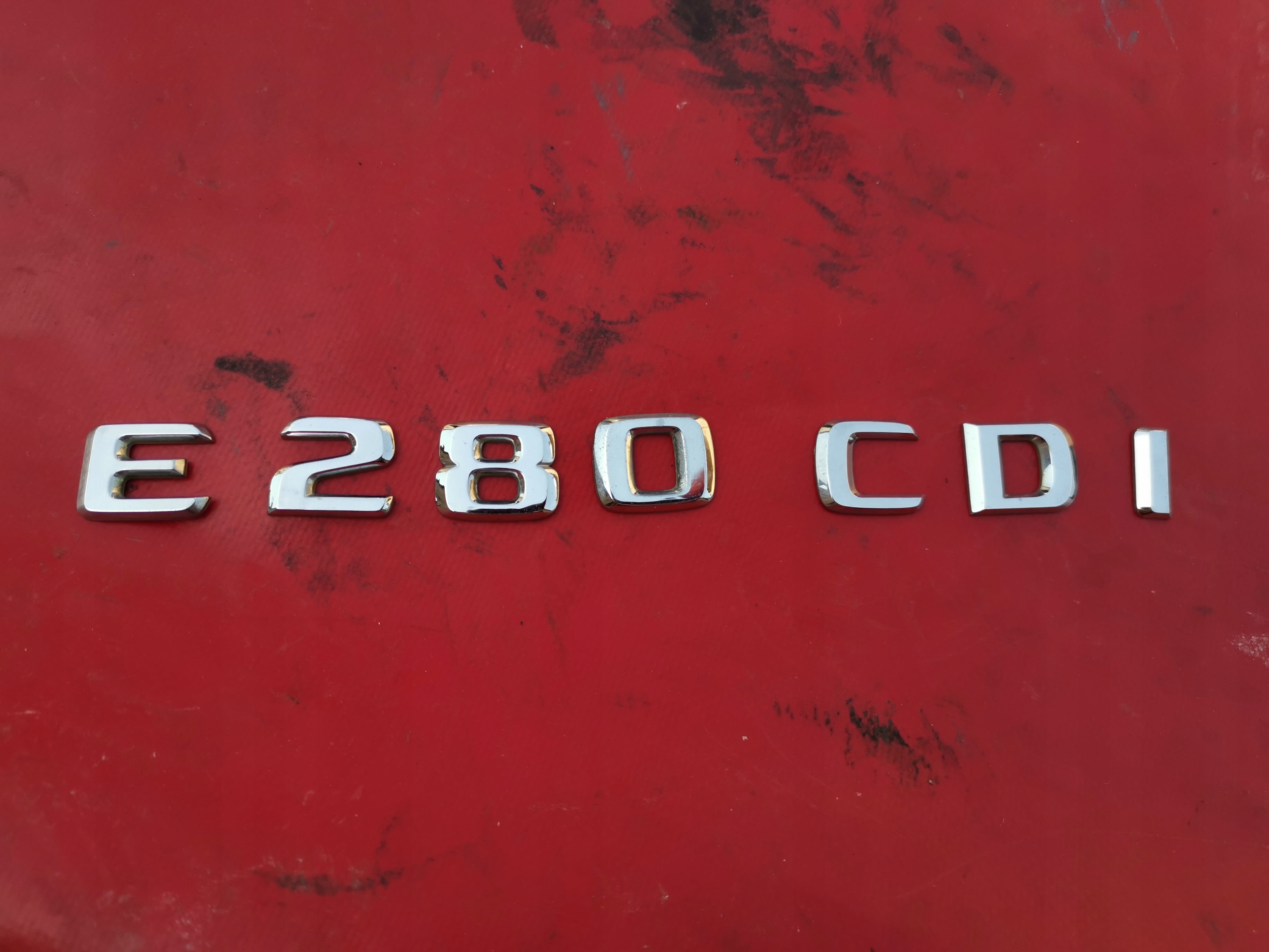 215487pok21154 - Mercedes W211 емблема напис на люк E280 cdi