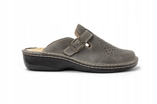 Kožené nazouváky zakrývající prsty u bolavých nohou