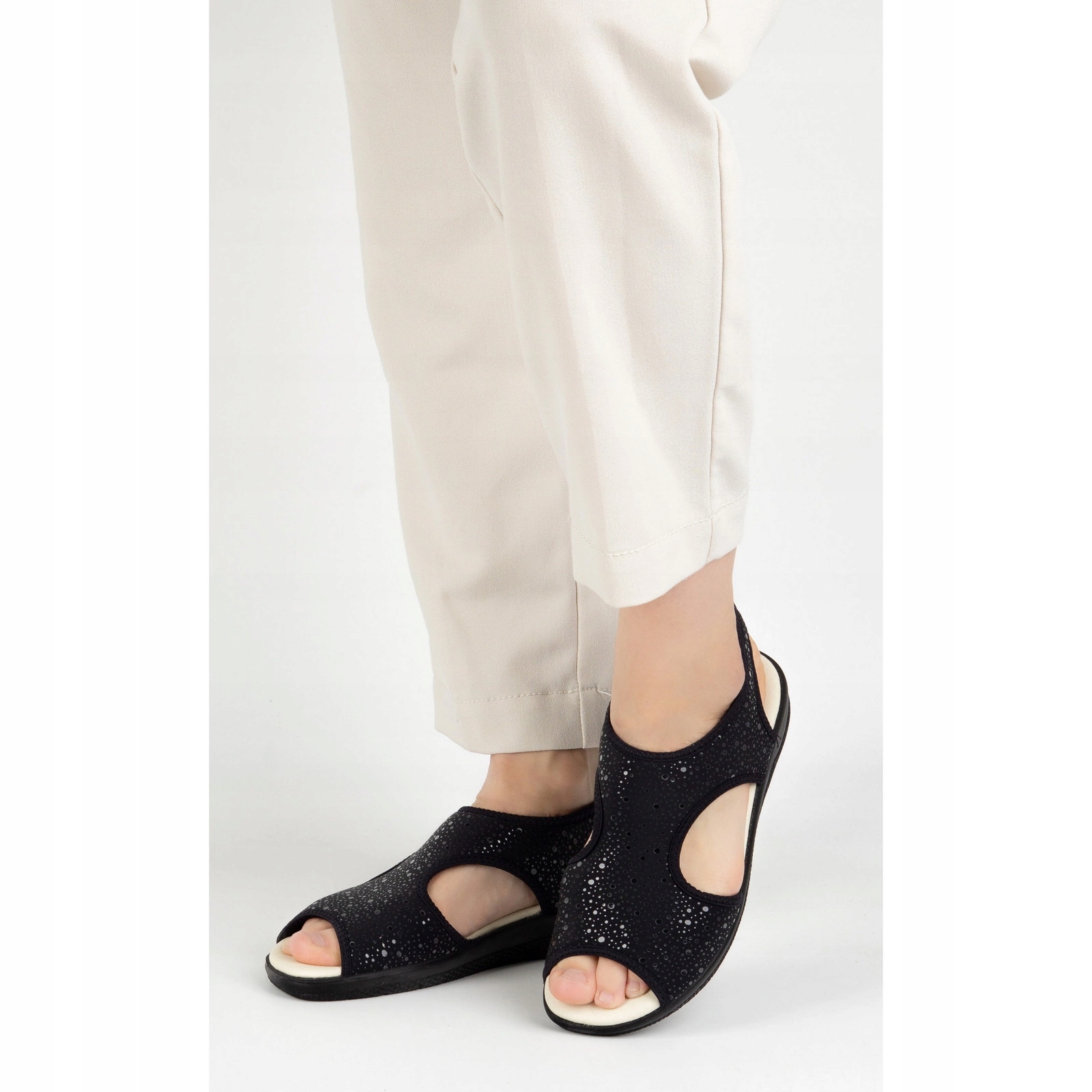 Dámské elastické sandály comfooty emma černé lesklé 37